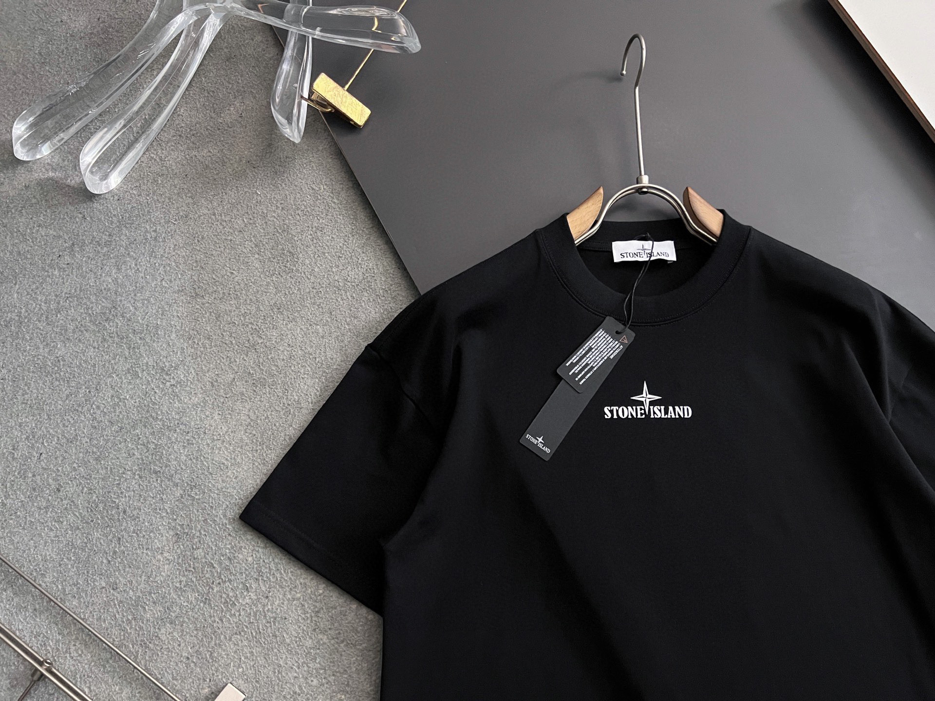 ）翻单出货、石头岛&CD*、🌟2025Ss爆款280g纯棉双纱爆款现货四季系列短袖，简约基础衣橱神器， 