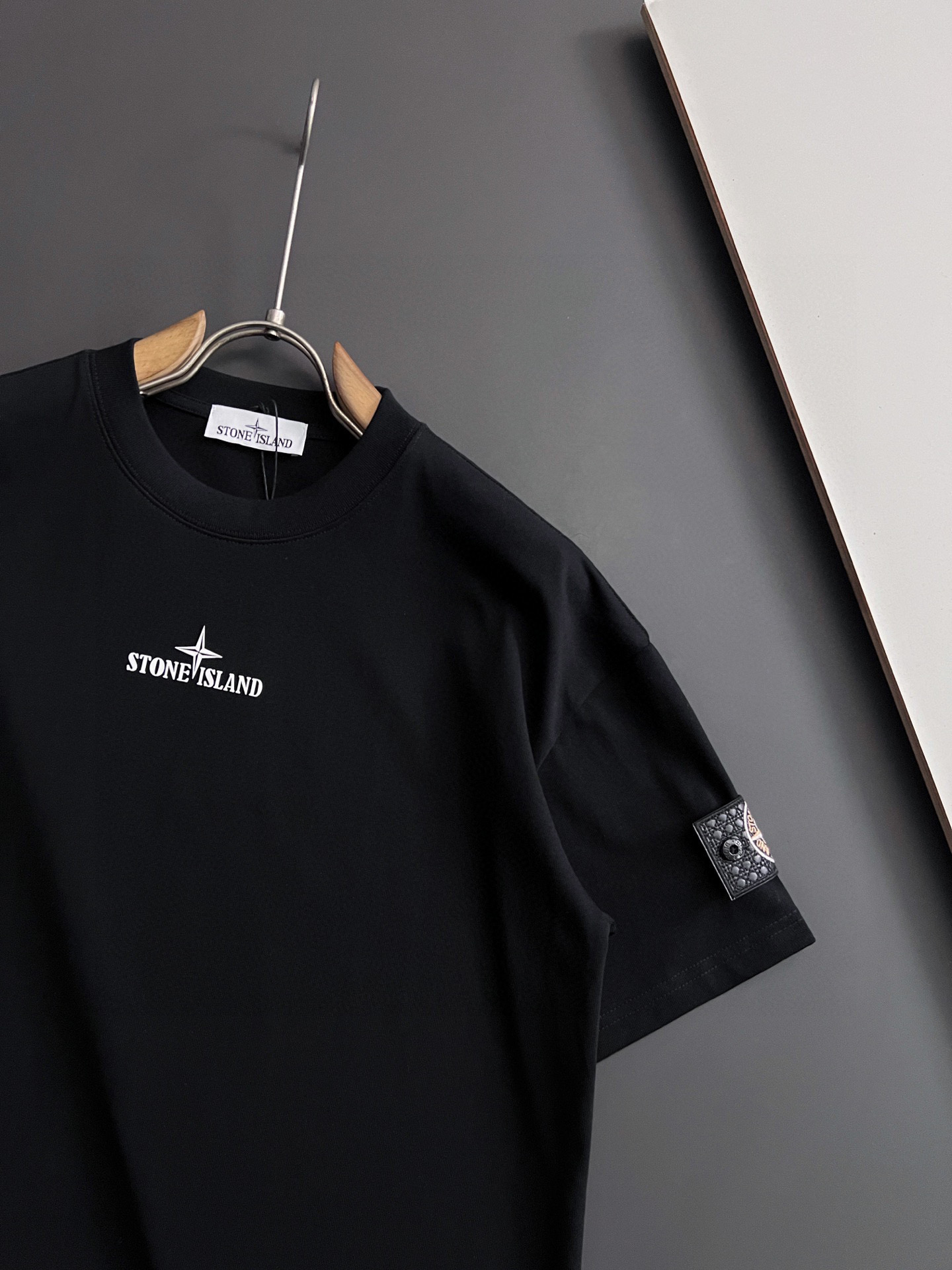 ）翻单出货、石头岛&CD*、🌟2025Ss爆款280g纯棉双纱爆款现货四季系列短袖，简约基础衣橱神器， 