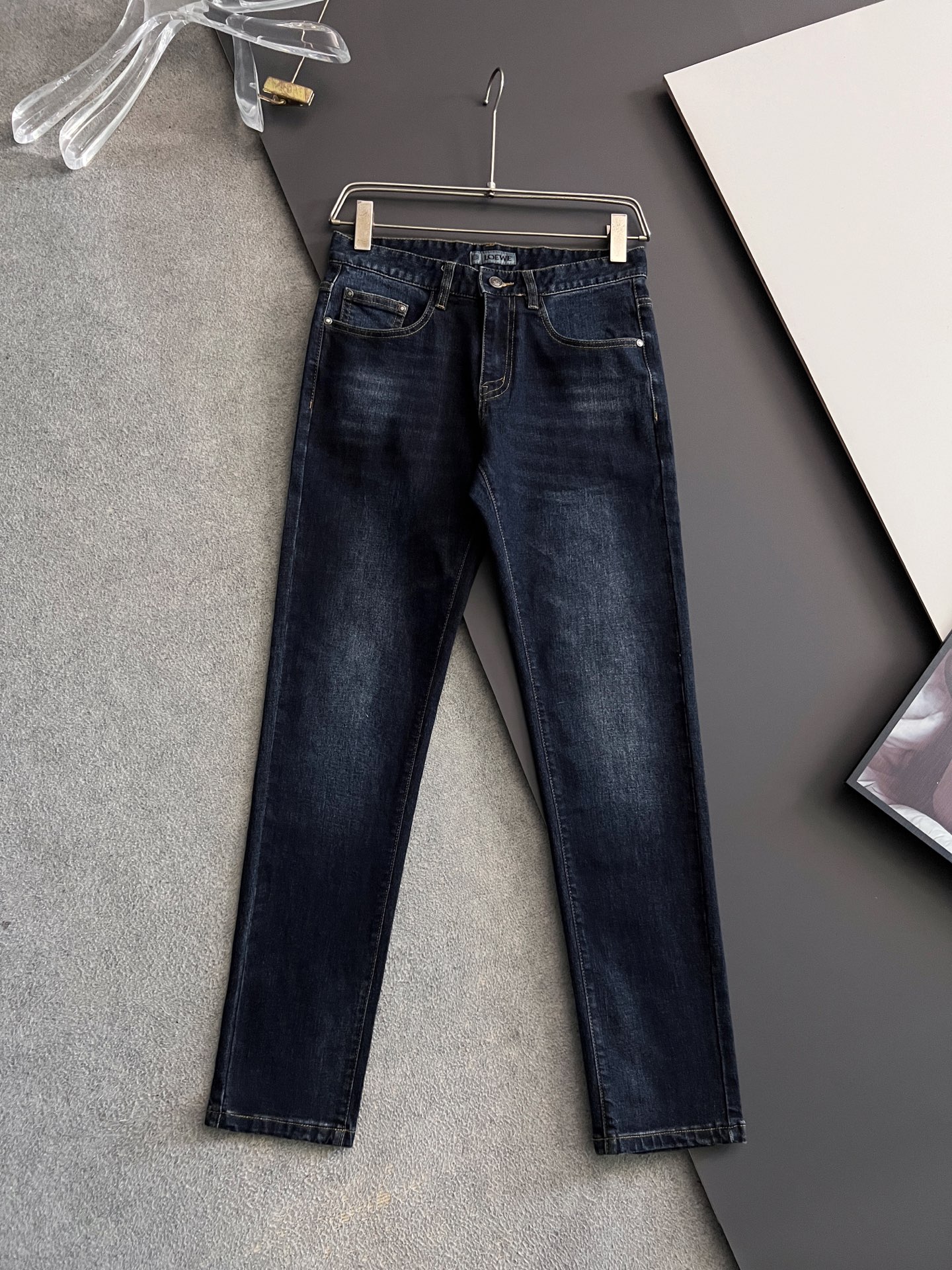 ）Loe*、重工水洗休闲牛仔裤，进口原版水洗弹力面料，舒适有弹性，独特设计，版型超正，舒适透气，档次极高