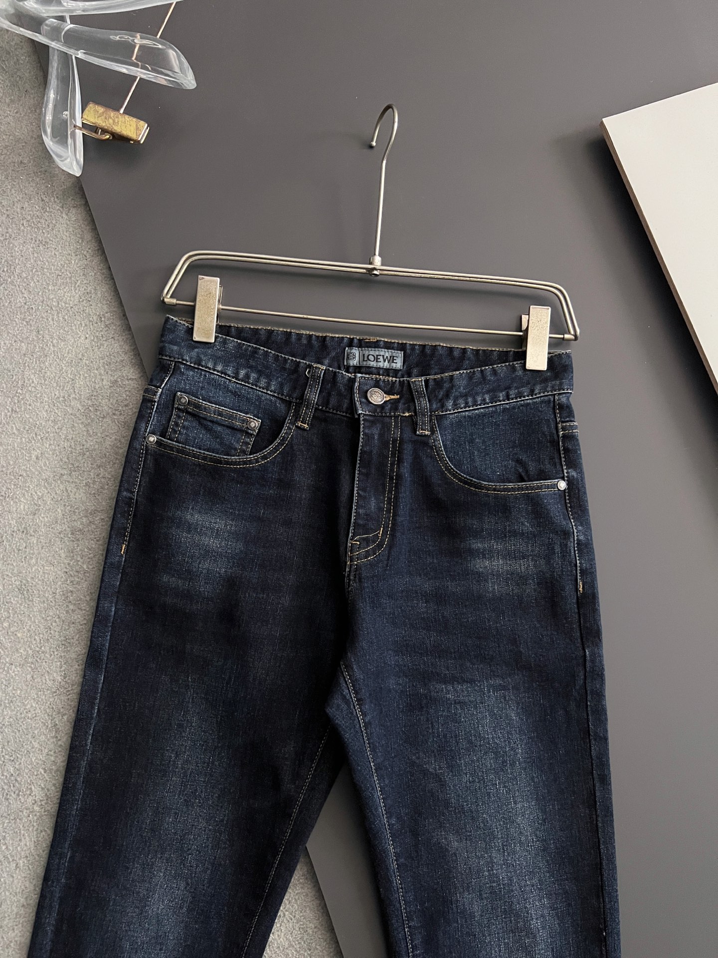 ）Loe*、重工水洗休闲牛仔裤，进口原版水洗弹力面料，舒适有弹性，独特设计，版型超正，舒适透气，档次极高