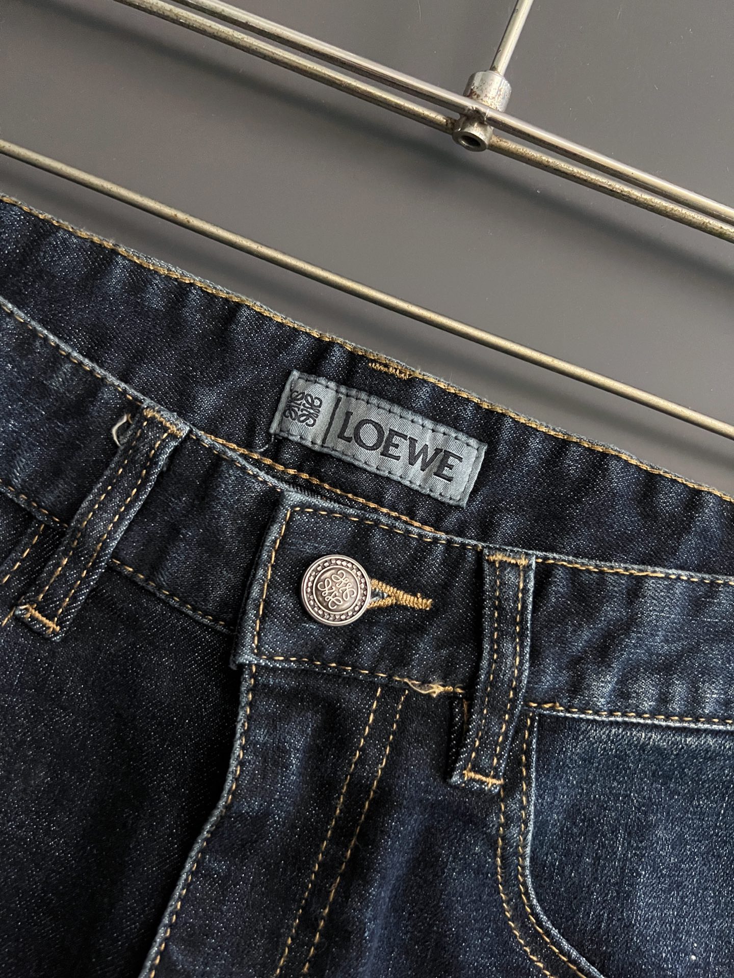 ）Loe*、重工水洗休闲牛仔裤，进口原版水洗弹力面料，舒适有弹性，独特设计，版型超正，舒适透气，档次极高