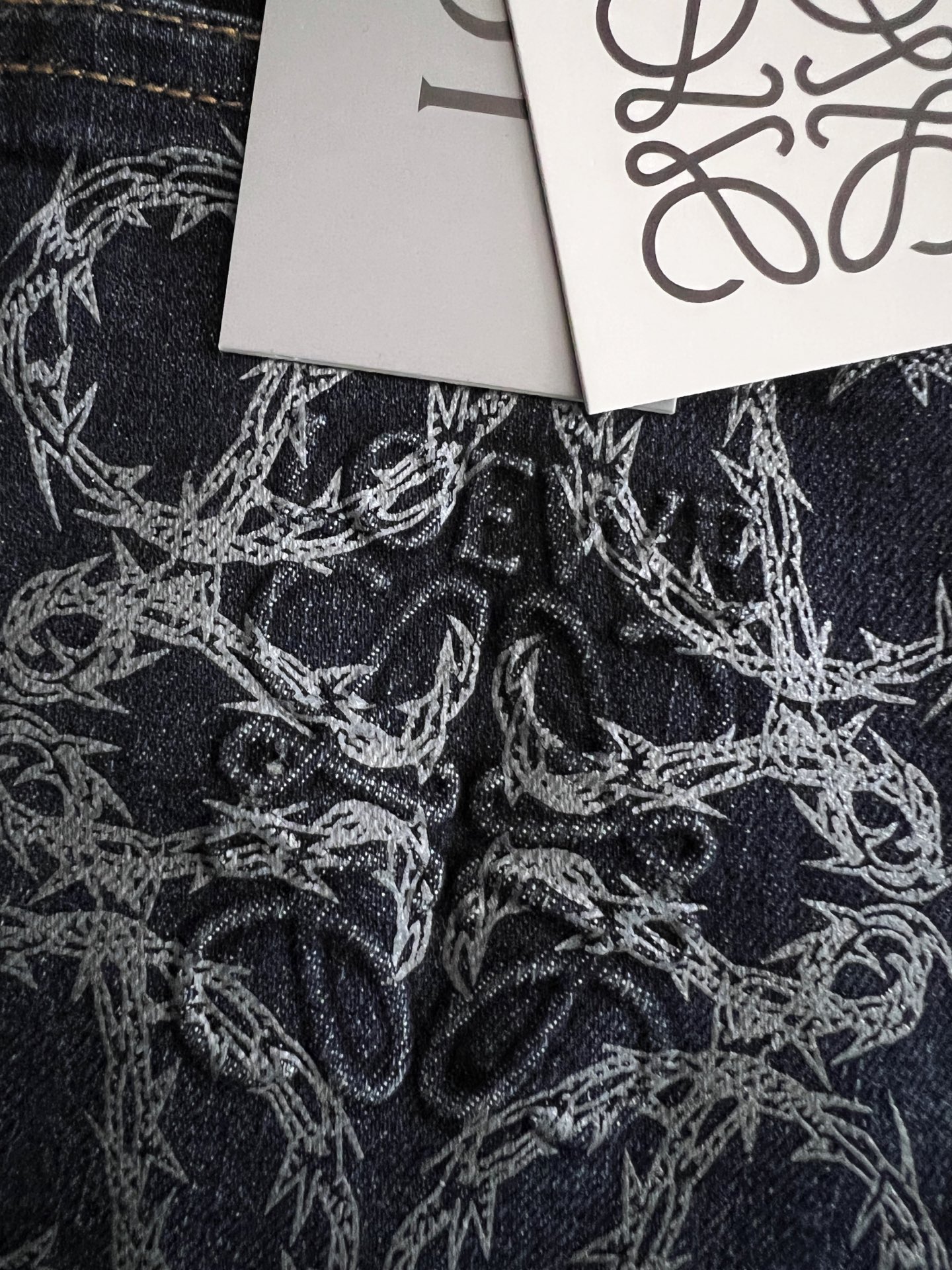 ）Loe*、重工水洗休闲牛仔裤，进口原版水洗弹力面料，舒适有弹性，独特设计，版型超正，舒适透气，档次极高