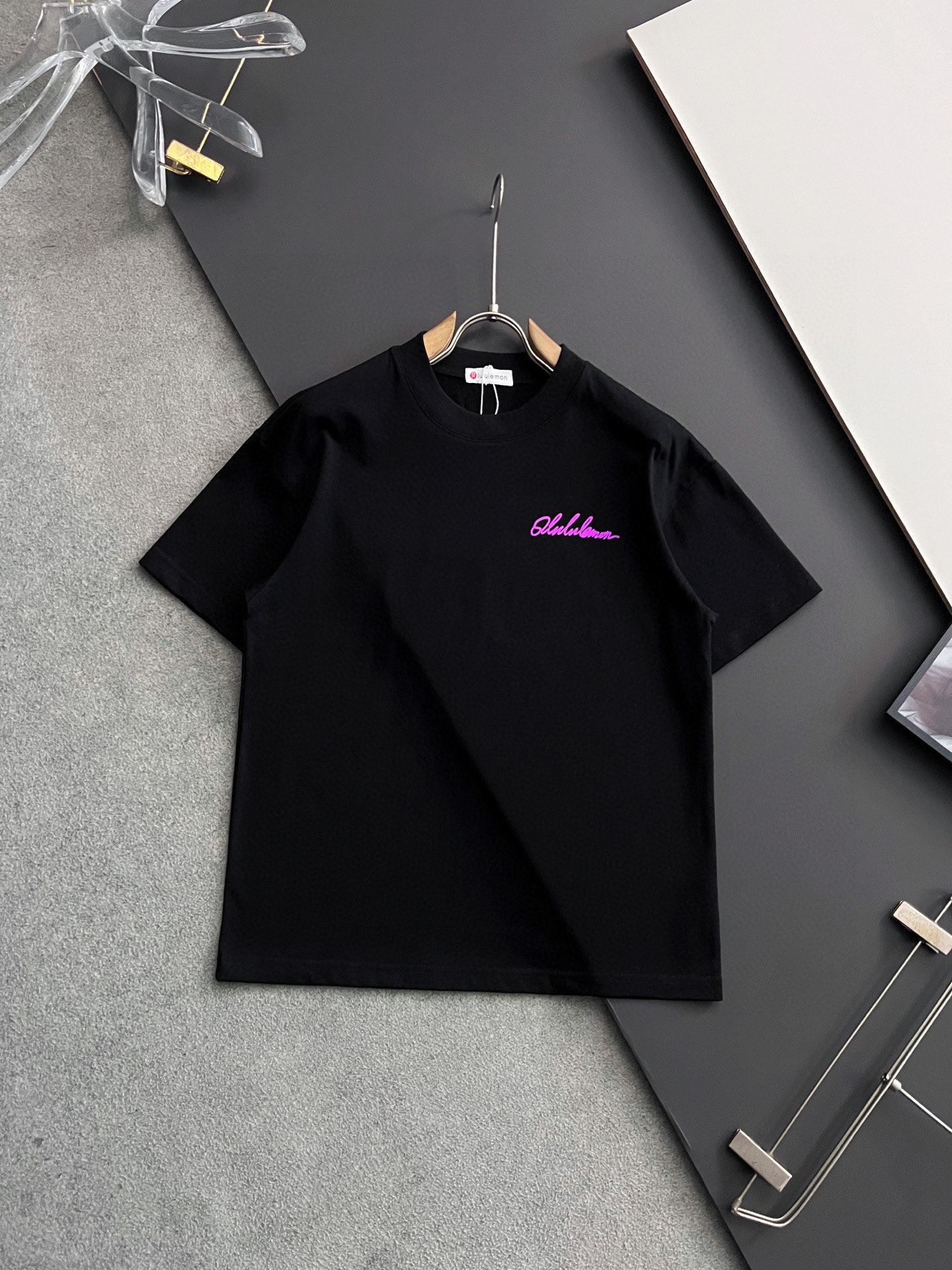 ）Lulu*、2025Ss🌟爆款280g纯棉双纱爆款现货四季系列短袖，简约基础衣橱神器， 休闲百搭必备款