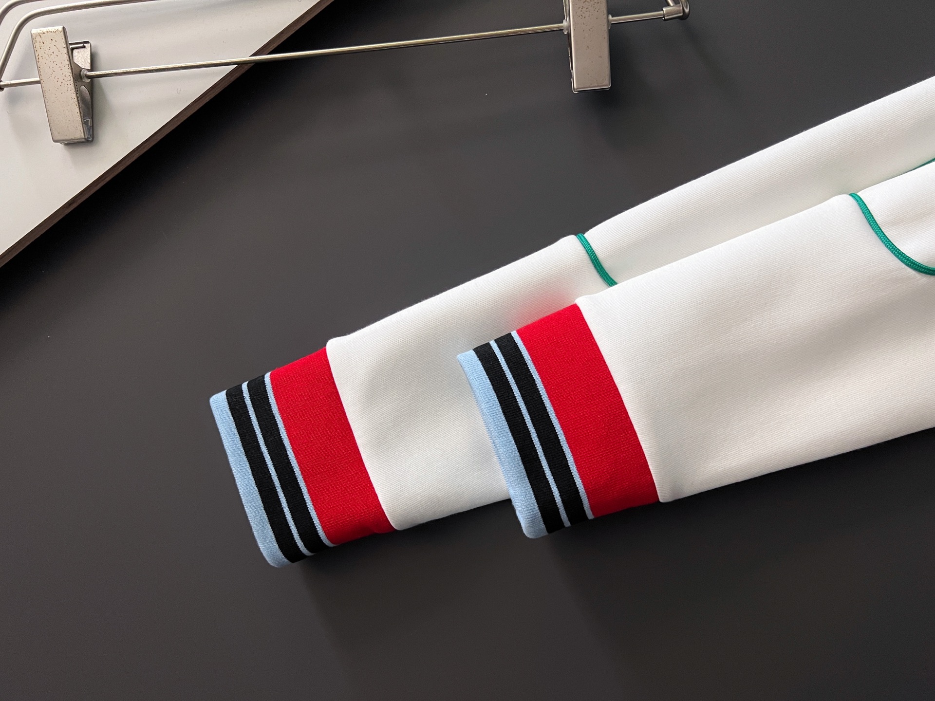 ） Cas*套装🌟 2025秋冬季款顶级进口私货，内里完美包边，上身舒服 无刺感 高端定制进口面料 排列