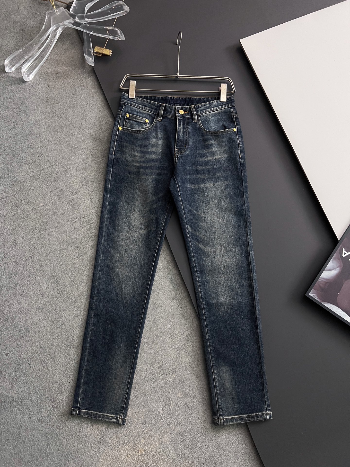 NO:511122,) Prad*, heavy industry water-washed casual jeans, imported original washing elastic fabric, comfortable and elastic, unique design, super positive style, comfortable and breathable, extremely high grade, counter quality, handsome upper body, 29-40, prada, jeans, alexander wang19860909）Prad*、重工水洗休闲牛仔裤,进口原版水洗弹力面料,舒适有弹性,独特设计,版型超正,舒适透气,档次极高,专柜品质,上身帅气十足,码数29-40,,prada,jeans,alexander wang,Men's clothing