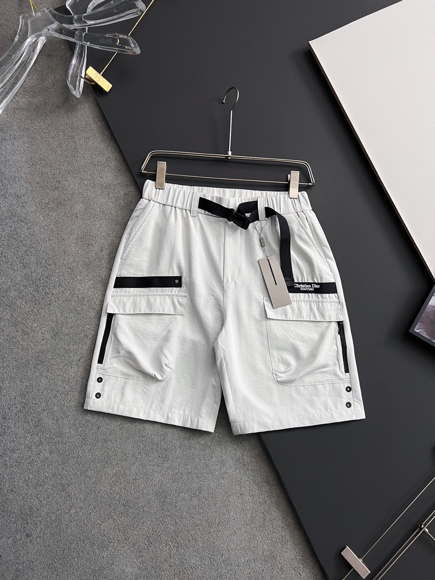 NO:511125,) CD* 2025ss summer new style original single counter casual shorts, luxury classic brand original LOGO accessories, hot-selling models for the counter, very comfortable to wear, low-key and luxurious, very classy when worn, no need to say much about the pants style and cutting, the upper body is exquisite and vivid, high-end and top-quality materials, a truly palace-level casual pants, Turkish cotton quality, heavy washing makes the pants very soft!  Not picky about people, the upper body is absolutely stylish and extremely luxurious. Size M-3XL, shorts, alexander wang19860909） CD* 2025ss夏季新款原单专柜休闲短裤,奢华经典品牌原版LOGO配饰 专柜热销款 身穿着非常舒适 低调不失奢华 穿出去非常有档次 裤型款式和裁剪亦无需多言 上身精致跃然高档一等一顶级质料 真正殿堂级的休闲裤 选用土耳其的棉花品质卓然,经过重水洗使得裤子很柔软！不挑人 上身绝对的有型 极度奢华. 尺码M-3XL,,shorts,alexander wang,Men's clothing