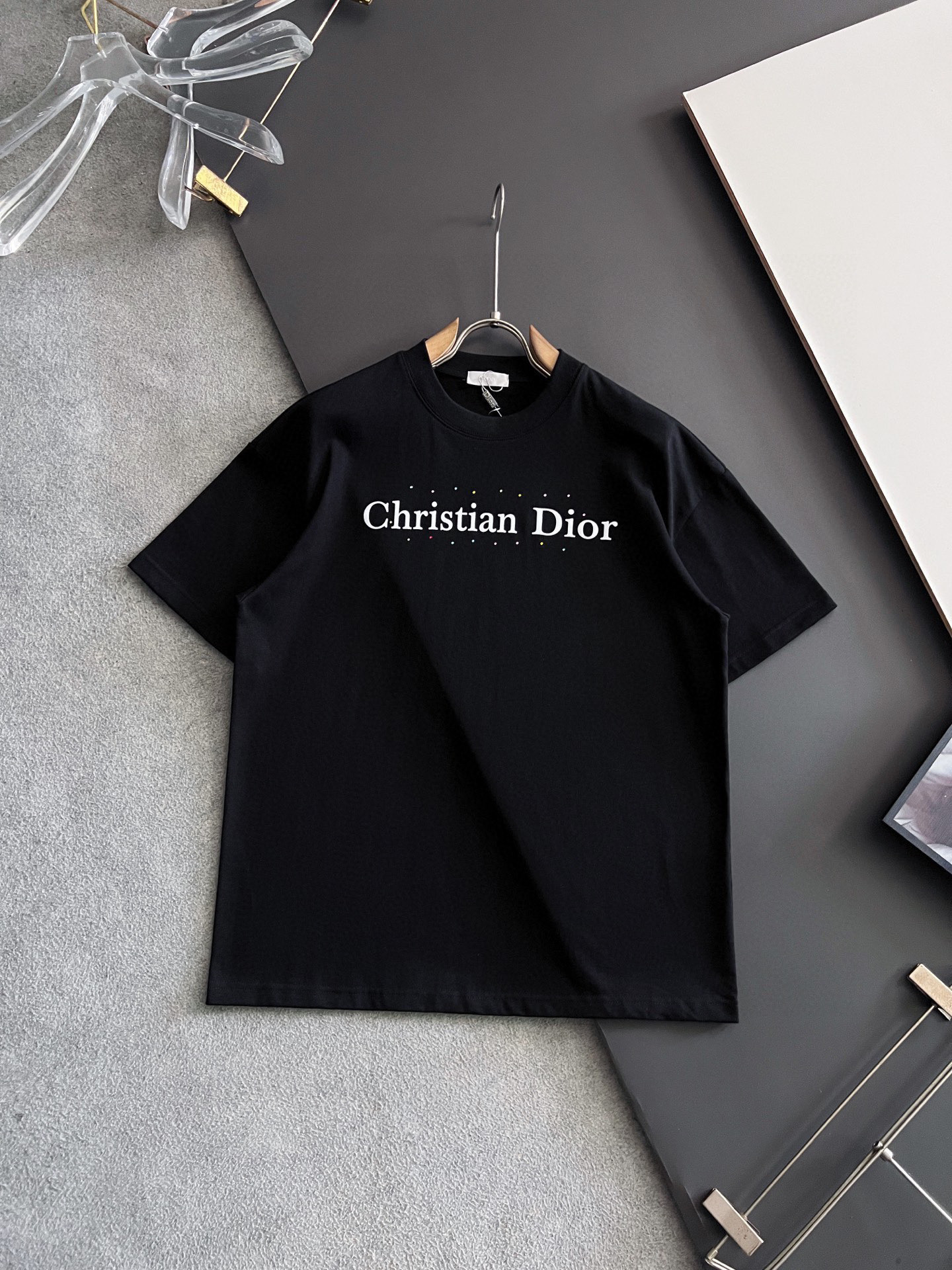 NO:511128,) CD*, 2025Ss hot model 280g pure cotton double yarn hot model spot four-season series short-sleeved, simple basic wardrobe artifact, casual and versatile must-have) workmanship and line texture first-class, two colors recommended, white, black,) Exclusive version test, no solution to the upper body, suitable for anyone wearing [Strong] Number M-3XL,, T-shirt, alexander wang19860909）CD*、2025Ss爆款280g纯棉双纱爆款现货四季系列短袖,简约基础衣橱神器, 休闲百搭必备款）做工走线质感一流,两色推荐白色、黑色、）独家版型测试上身无解谁穿都合适[强]码数Ｍ-3XL,,T-shirt,alexander wang,Men's clothing