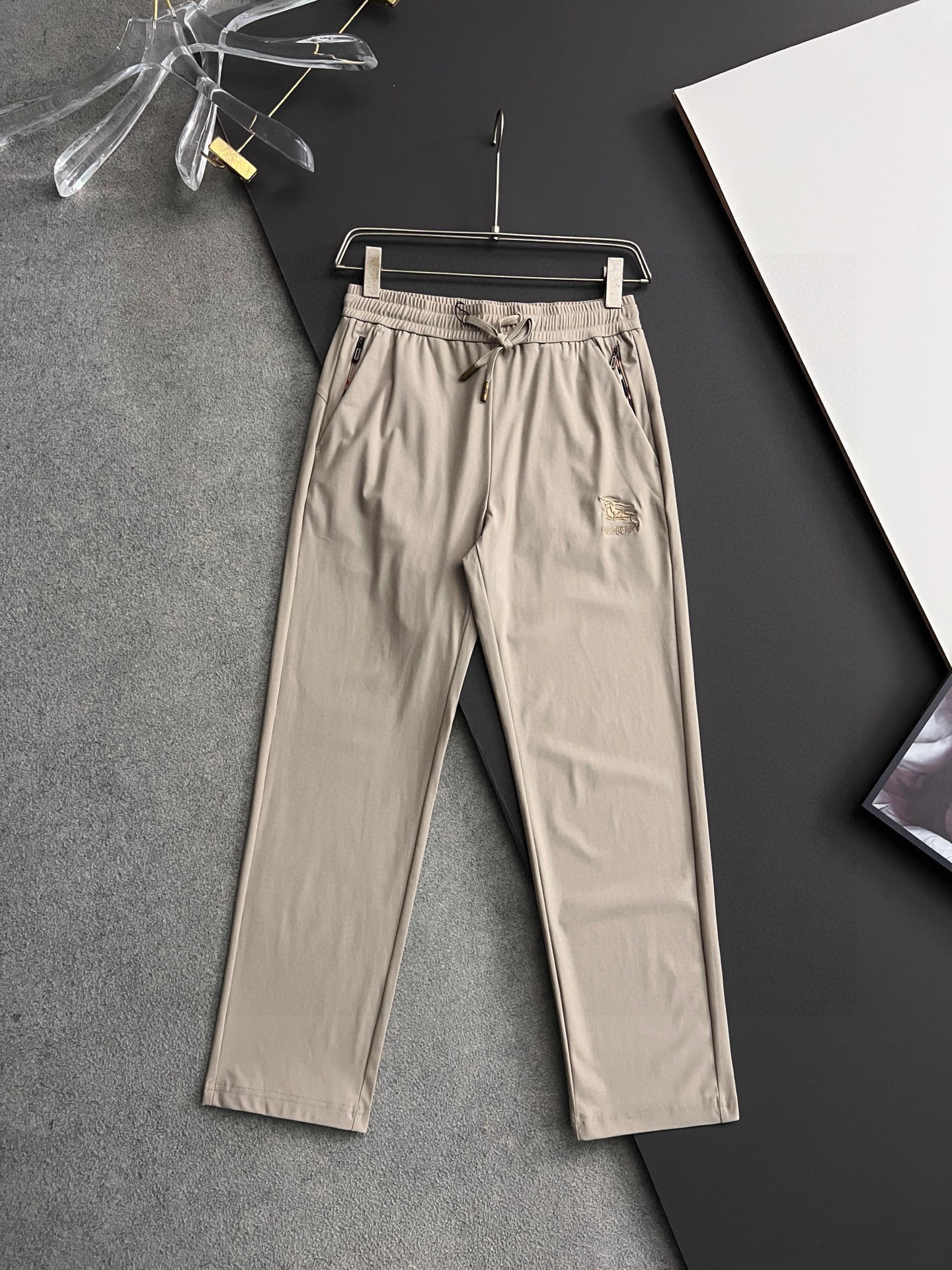 冰袖冰裤）Bur*25Ss🌟新款冰爽休闲裤 非常好看的基础款系列！采用定制冰爽弹力冰丝面料！具有防皱耐磨