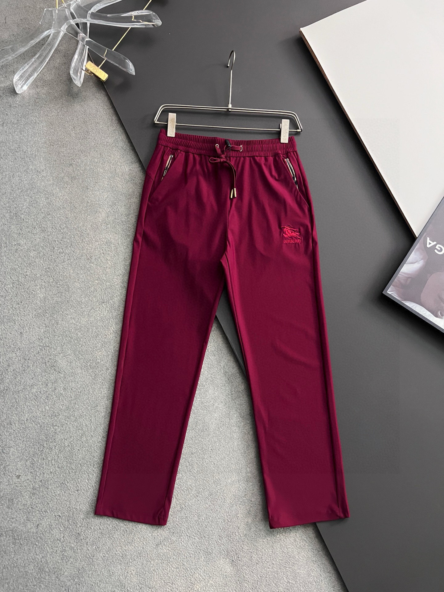 冰袖冰裤）Bur*25Ss🌟新款冰爽休闲裤 非常好看的基础款系列！采用定制冰爽弹力冰丝面料！具有防皱耐磨