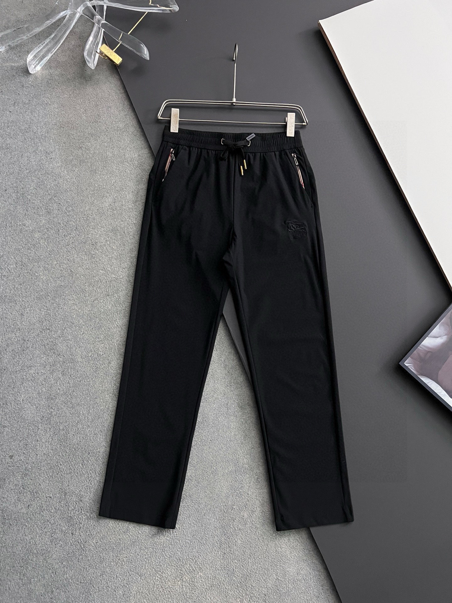 冰袖冰裤）Bur*25Ss🌟新款冰爽休闲裤 非常好看的基础款系列！采用定制冰爽弹力冰丝面料！具有防皱耐磨