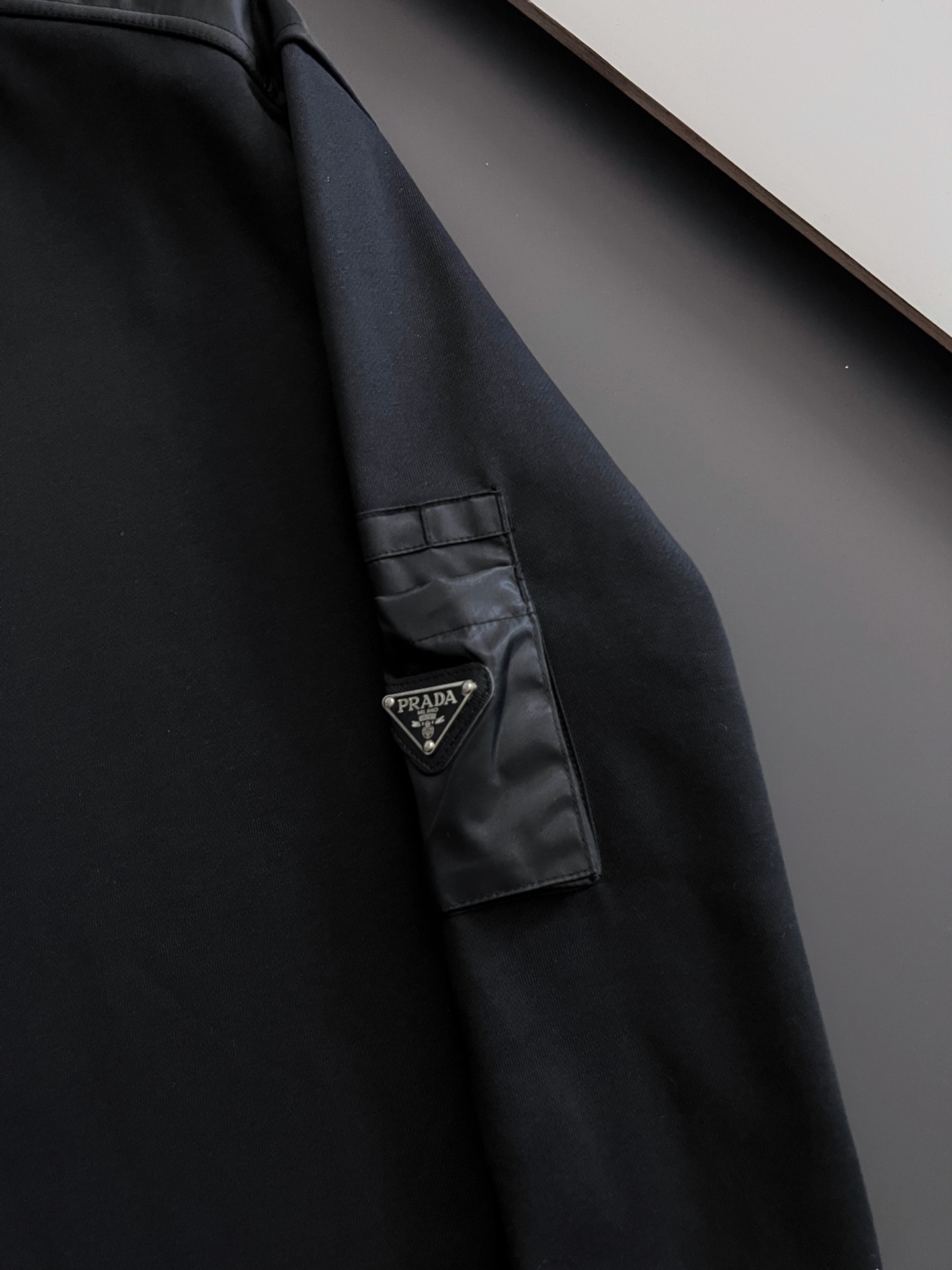）Prad、2025Ss秋冬新款卫衣，精美工艺圆领款，特制纯棉400克面料升级水洗大毛圈、柔软贴身科技面
