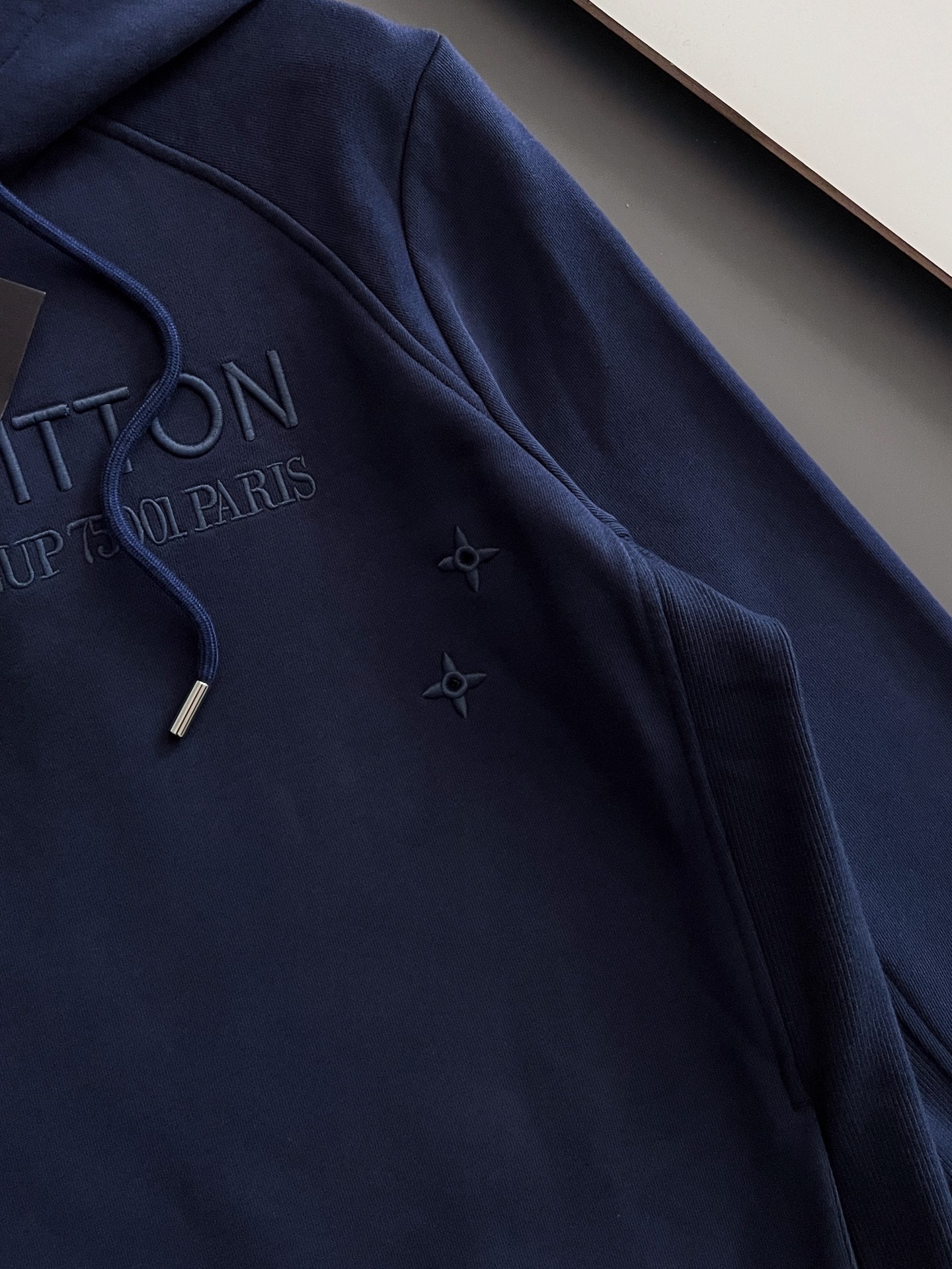 ）1V*｜高端定制420克纯棉卫衣下摆加长款（穿上去还不臃肿）  不缩水，无尘，黑色洗后不泛白，。 最新