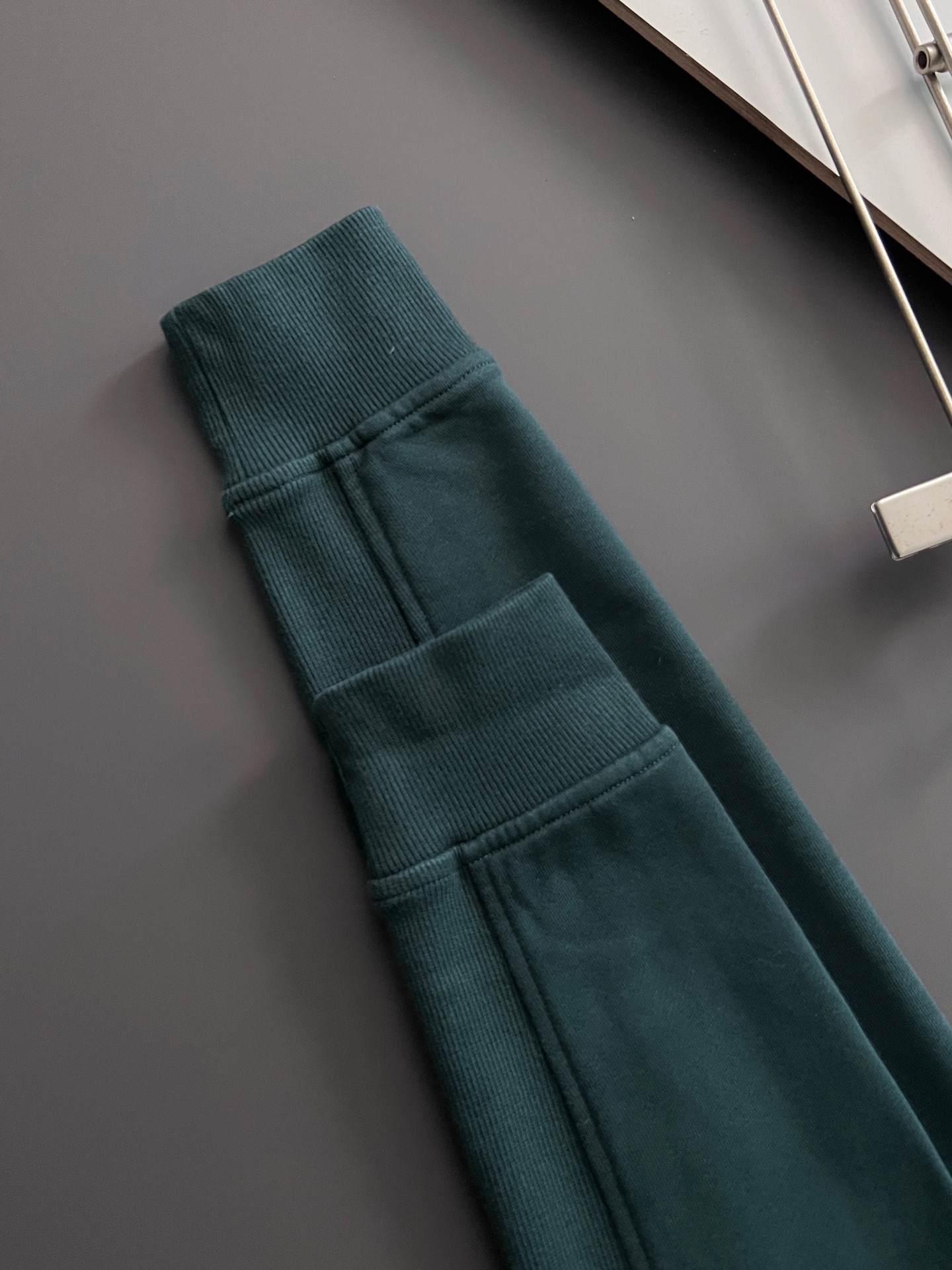 ）1V*｜高端定制420克纯棉卫衣下摆加长款（穿上去还不臃肿）  不缩水，无尘，黑色洗后不泛白，。 最新