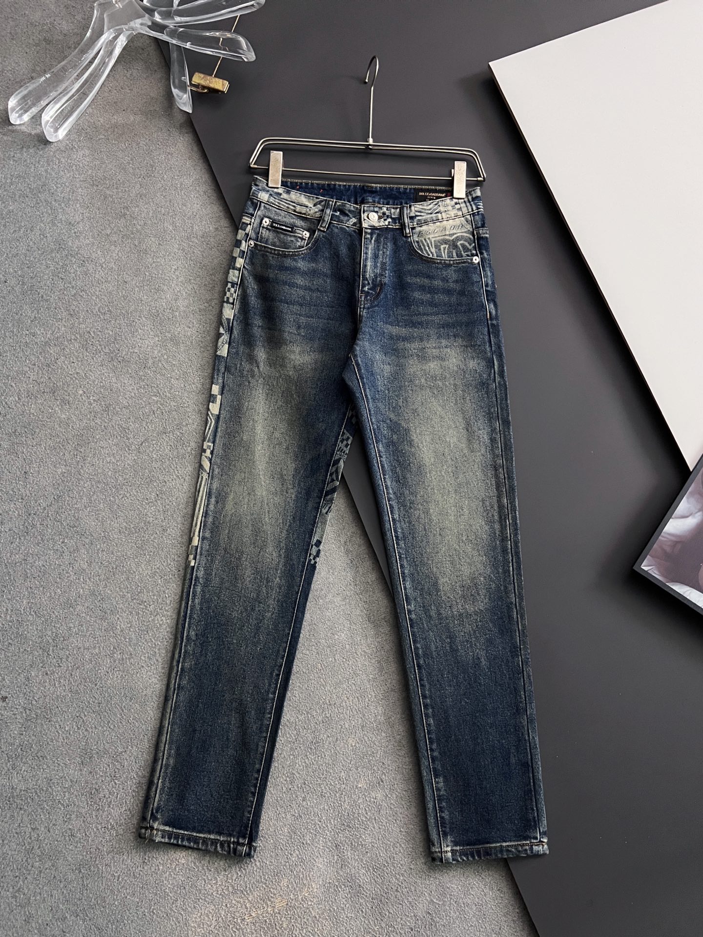 NO:513507,) DG*, heavy industry water-washed casual jeans, imported original washing elastic fabric, comfortable and elastic, unique design, super positive style, comfortable and breathable, extremely high grade, counter quality, handsome upper body, 29-40, jeans, alexander wang19860909）DG*、重工水洗休闲牛仔裤,进口原版水洗弹力面料,舒适有弹性,独特设计,版型超正,舒适透气,档次极高,专柜品质,上身帅气十足,码数29-40,,jeans,alexander wang,Men's clothing