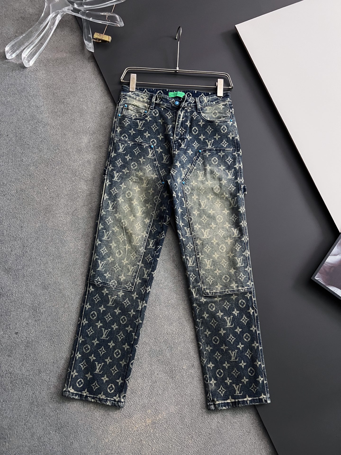 NO:513528,) 1V*, heavy industry water-washed casual jeans, imported original washing elastic fabric, comfortable and elastic, unique design, super positive style, comfortable and breathable, extremely high grade, counter quality, handsome upper body, 29-40, jeans, alexander wang19860909）1V*、重工水洗休闲牛仔裤,进口原版水洗弹力面料,舒适有弹性,独特设计,版型超正,舒适透气,档次极高,专柜品质,上身帅气十足,码数29-40,,jeans,alexander wang,Men's clothing