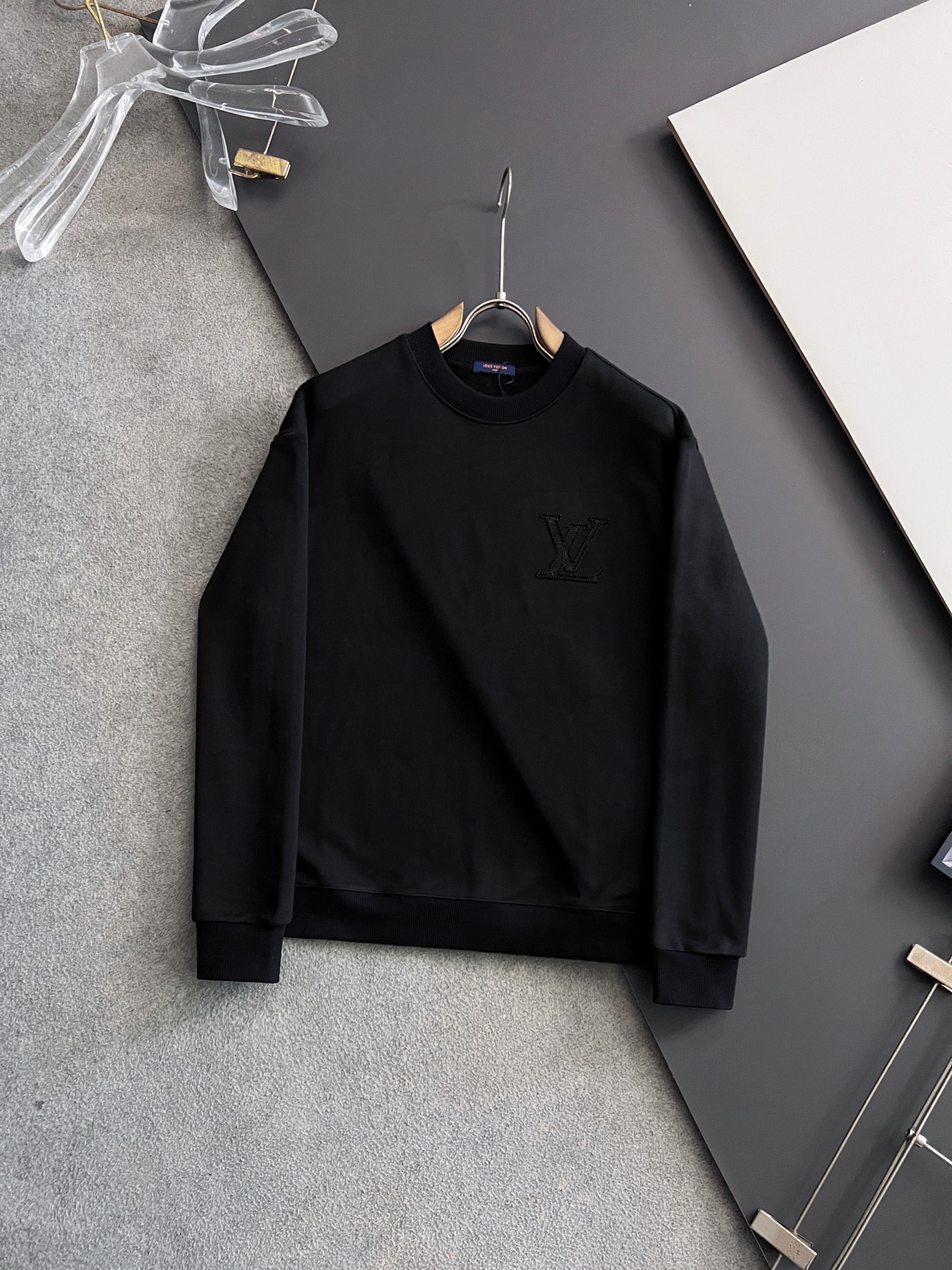 NO:513525,) 1V, 2025Ss autumn and winter new sweatshirt, exquisite craftsmanship round neck style, special pure cotton 400g fabric upgraded washing large terry loops, soft and close-fitting technology fabric, customized original thread, extremely high grade, exquisite craftsmanship, superb upper body, size S- XL,,hoodie, sweatshirts, alexander wang19860909）1V、2025Ss秋冬新款卫衣,精美工艺圆领款,特制纯棉400克面料升级水洗大毛圈、柔软贴身科技面料,定制原版螺纹,档次极高,工艺精湛,上身帅到爆,尺码S- XL,,hoodie,sweatshirts,alexander wang,Men's clothing