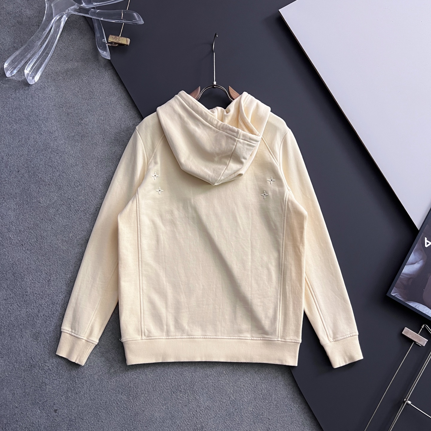 ）1V*｜高端定制420克纯棉卫衣下摆加长款（穿上去还不臃肿）  不缩水，无尘，黑色洗后不泛白，。 最新