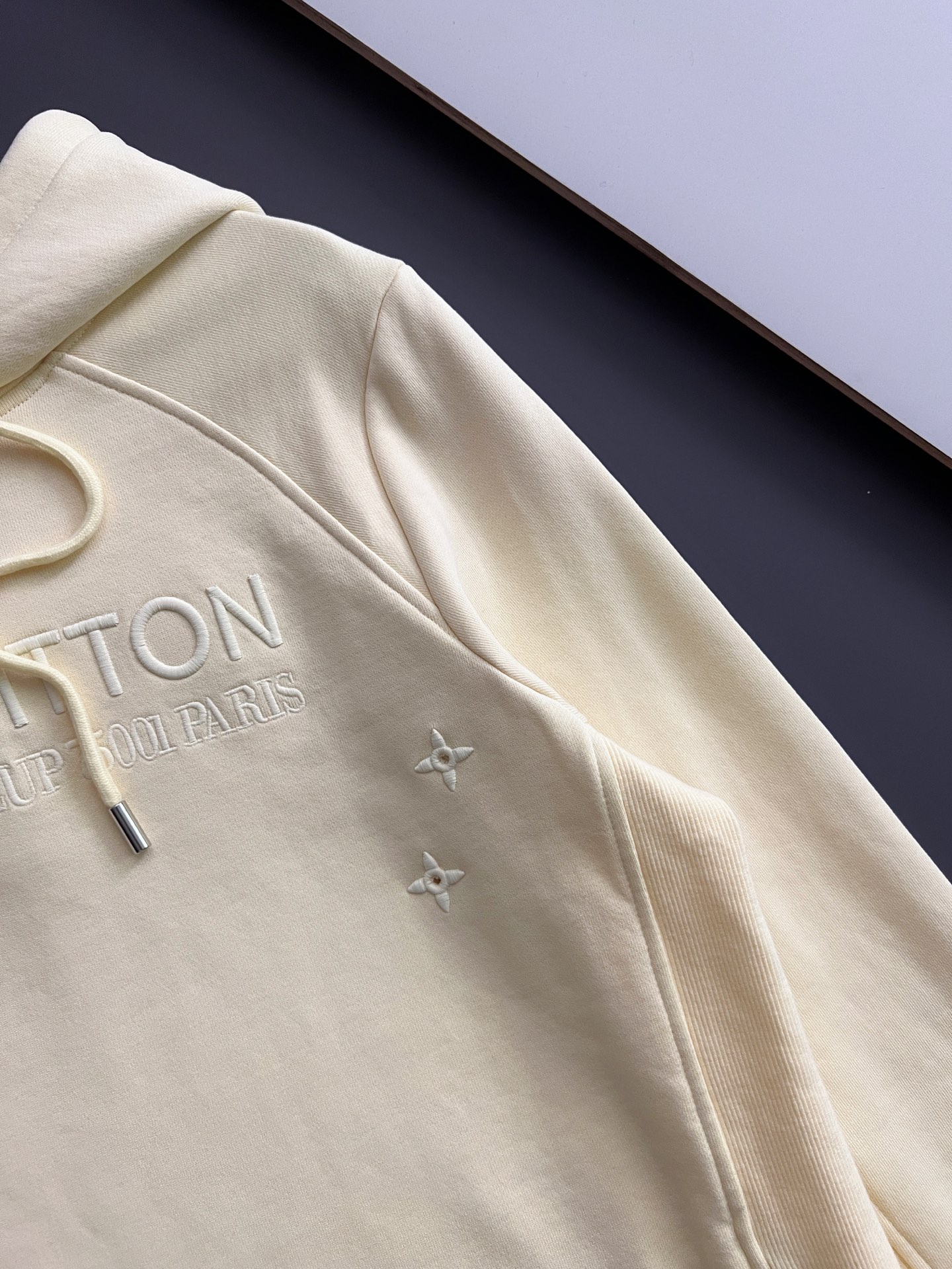 ）1V*｜高端定制420克纯棉卫衣下摆加长款（穿上去还不臃肿）  不缩水，无尘，黑色洗后不泛白，。 最新