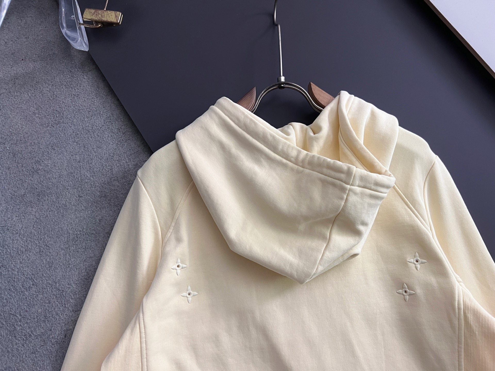 ）1V*｜高端定制420克纯棉卫衣下摆加长款（穿上去还不臃肿）  不缩水，无尘，黑色洗后不泛白，。 最新