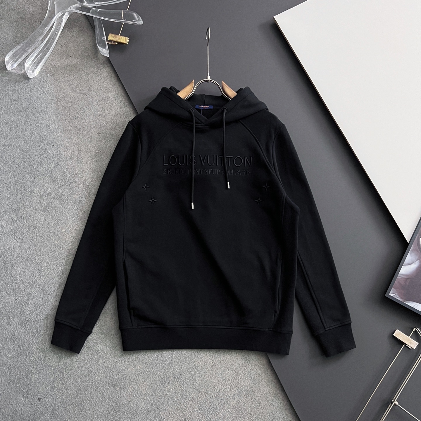 NO:514602,) 1V*｜High-end customized 420g pure cotton sweatshirt hem length (it is not bloated when worn) No shrinkage, dust-free, black does not turn white after washing,. The latest autumn and winter sweatshirts, the most popular elements embroidered, exquisite and not exaggerated, fashionable and casual round neck style, technological fabric, customized original thread, extremely high grade, exquisite craftsmanship, handsome upper body, size S- XL,,hoodie, sweatshirts, alexander wang19860909）1V*｜高端定制420克纯棉卫衣下摆加长款（穿上去还不臃肿） 不缩水,无尘,黑色洗后不泛白,. 最新秋冬卫衣,最流行元素刺绣花、精致且不浮夸,时尚休闲圆领款,科技面料,定制原版螺纹,档次极高,工艺精湛,上身帅到爆,尺码S- XL,,hoodie,sweatshirts,alexander wang,Men's clothing