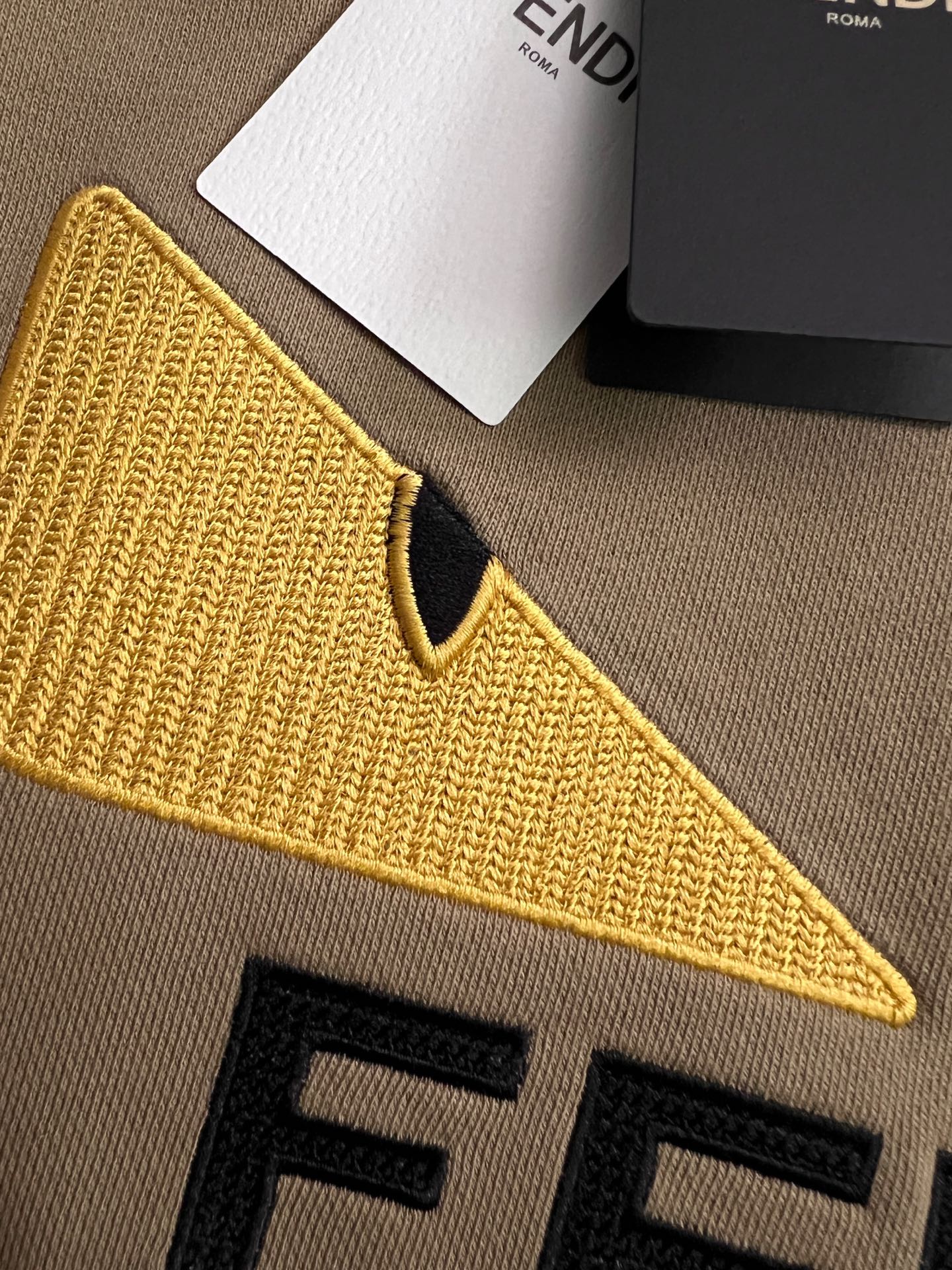 ）Fend、2025Ss秋冬新款卫衣，精美工艺圆领款，特制纯棉400克面料升级水洗大毛圈、柔软贴身科技面