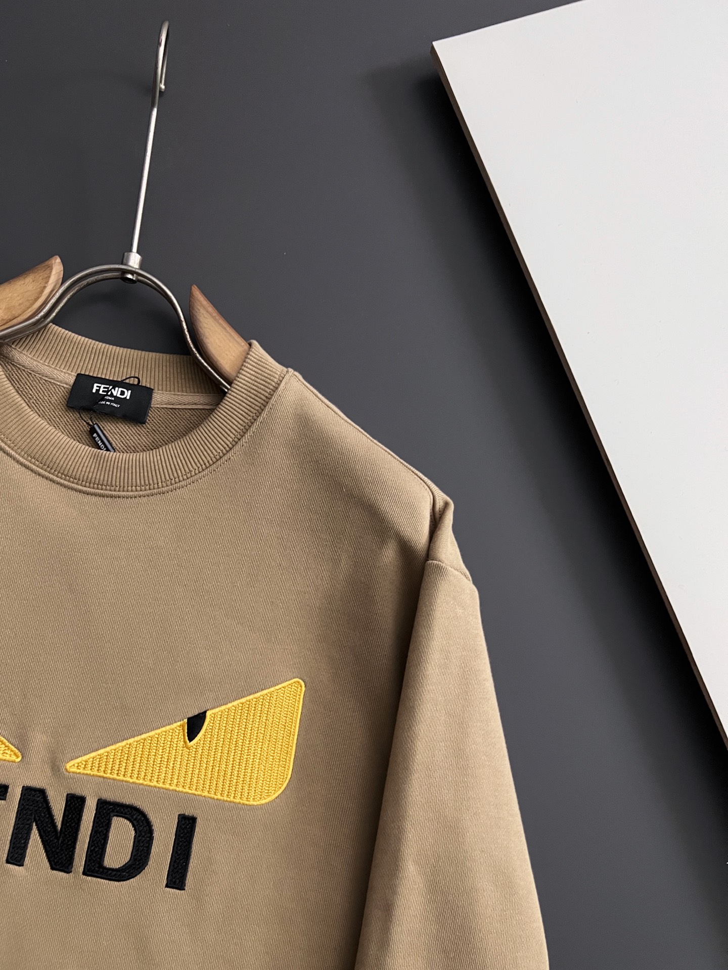 ）Fend、2025Ss秋冬新款卫衣，精美工艺圆领款，特制纯棉400克面料升级水洗大毛圈、柔软贴身科技面