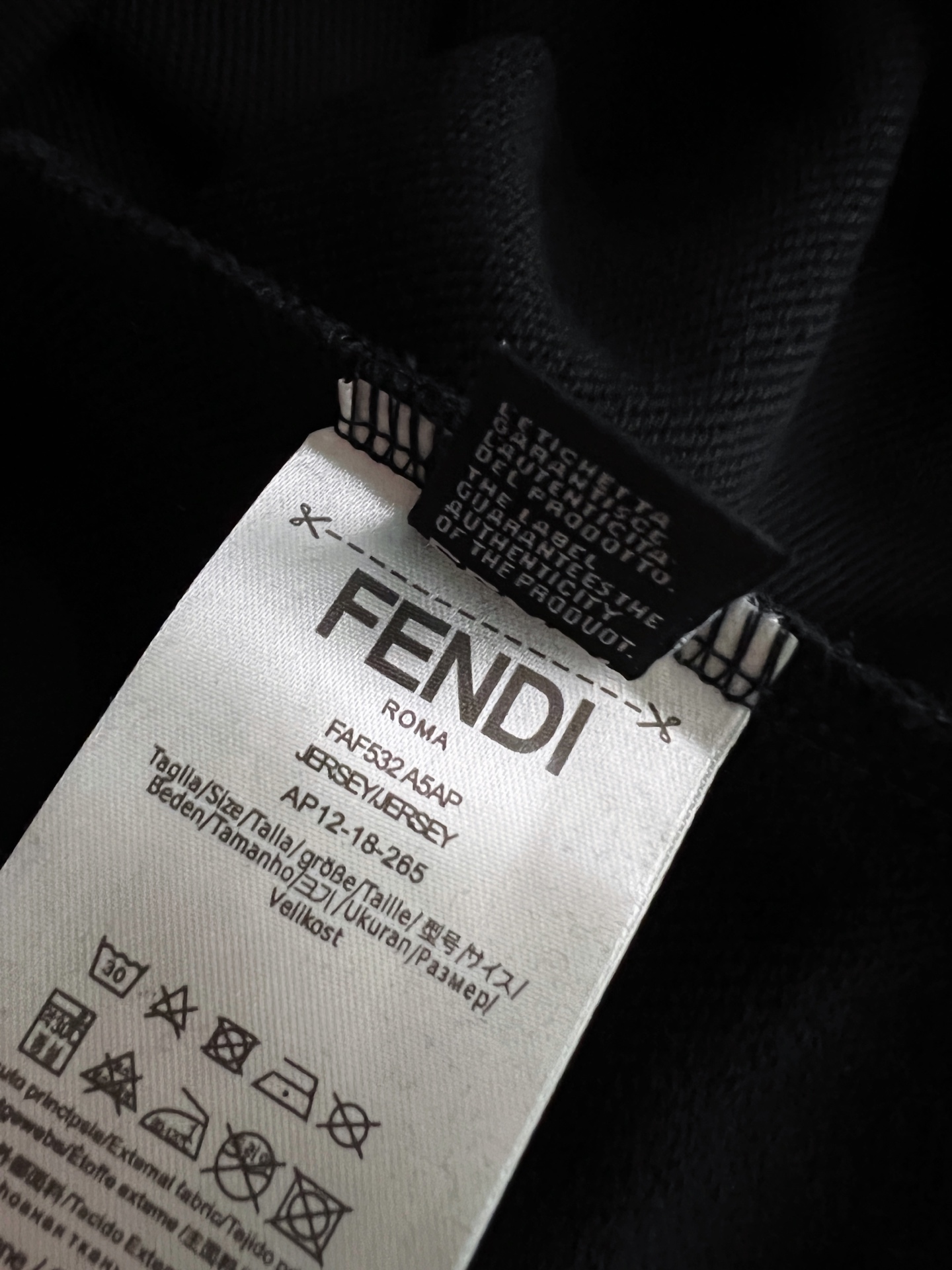 ）Fend、2025Ss秋冬新款卫衣，精美工艺圆领款，特制纯棉400克面料升级水洗大毛圈、柔软贴身科技面