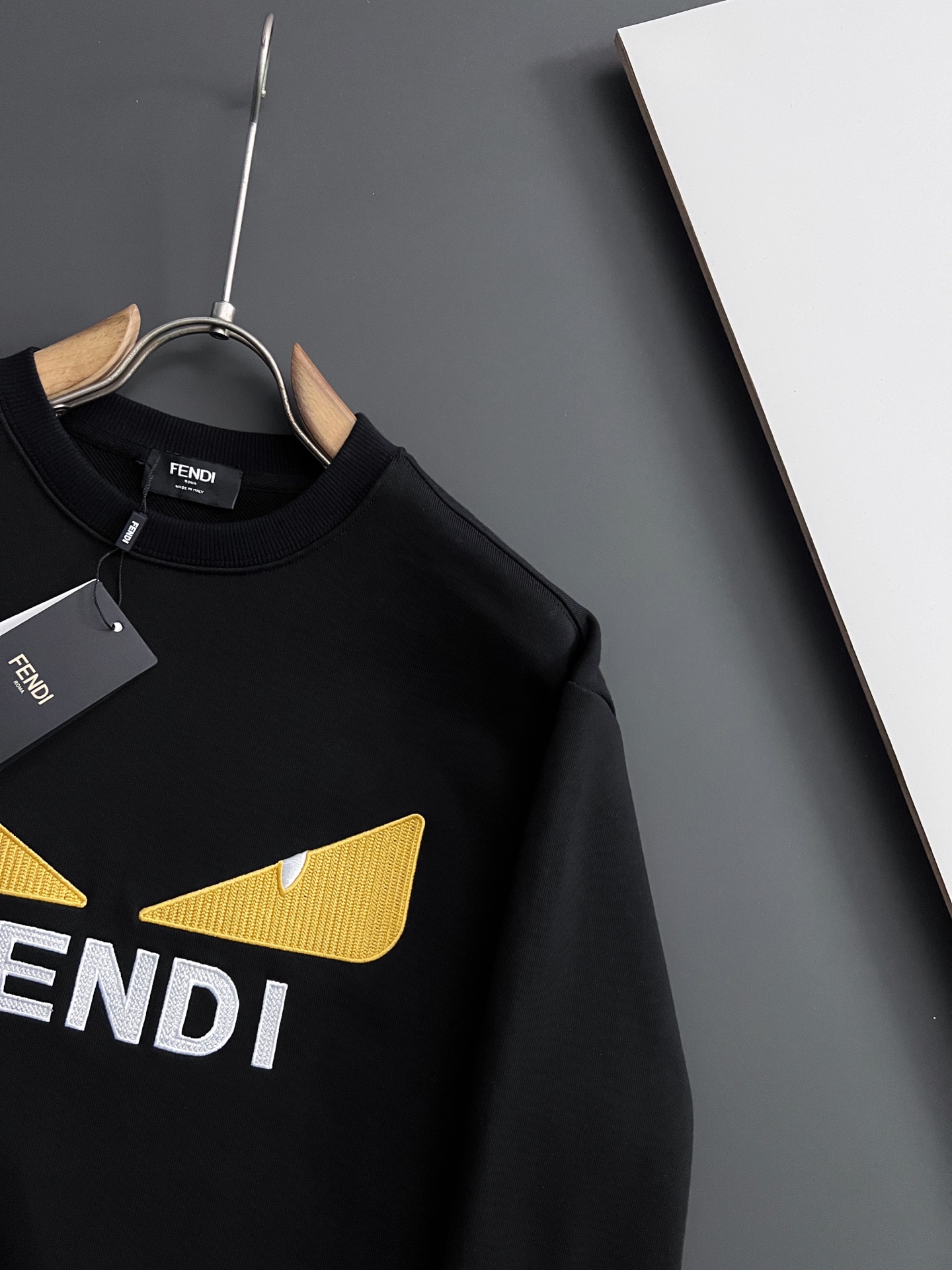 ）Fend、2025Ss秋冬新款卫衣，精美工艺圆领款，特制纯棉400克面料升级水洗大毛圈、柔软贴身科技面