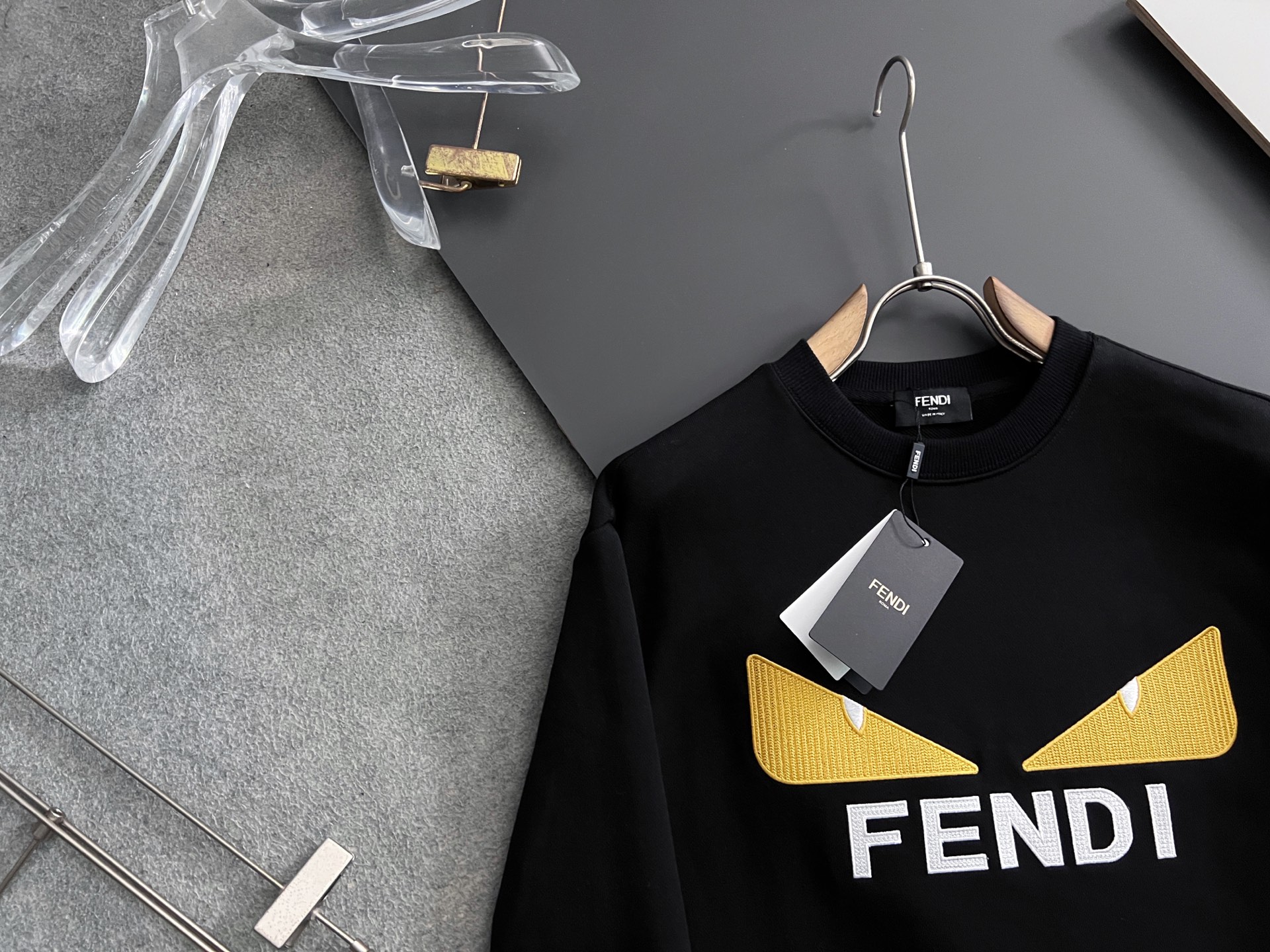 ）Fend、2025Ss秋冬新款卫衣，精美工艺圆领款，特制纯棉400克面料升级水洗大毛圈、柔软贴身科技面