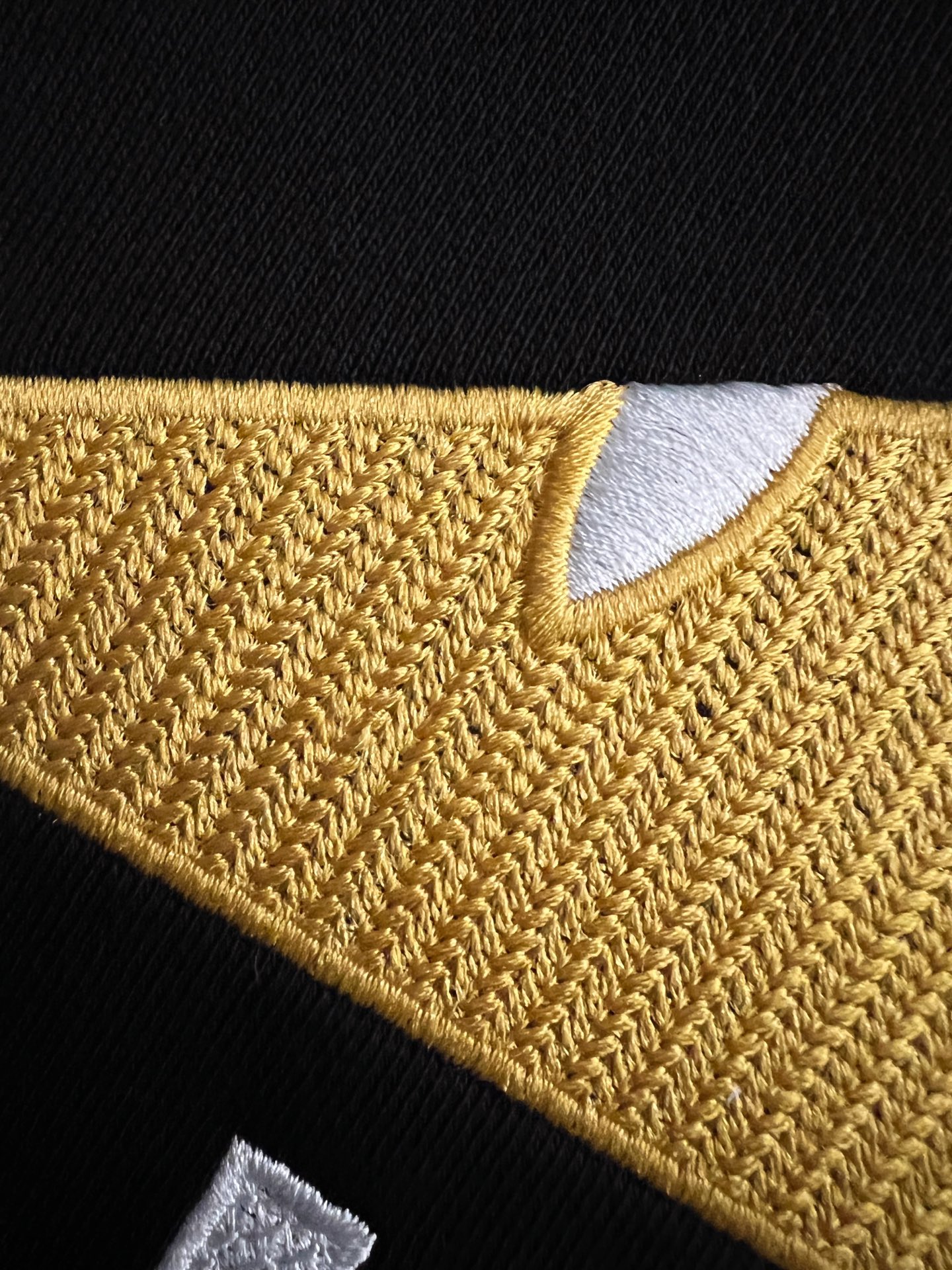 ）Fend、2025Ss秋冬新款卫衣，精美工艺圆领款，特制纯棉400克面料升级水洗大毛圈、柔软贴身科技面