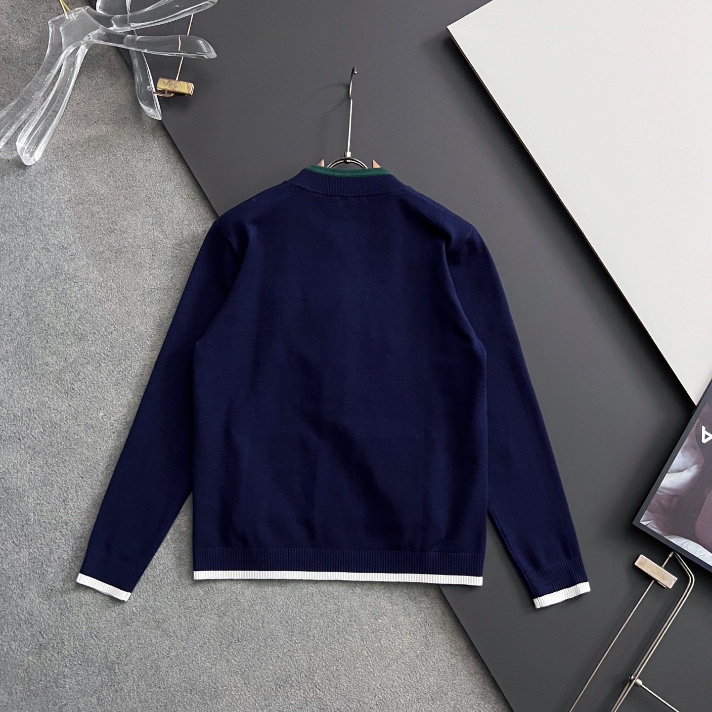 ）套装Cas！秋冬新款男女同款高克重针织天丝羊毛针织，配色标识条纹工艺设计！钩织标识条纹修饰，设计经典配