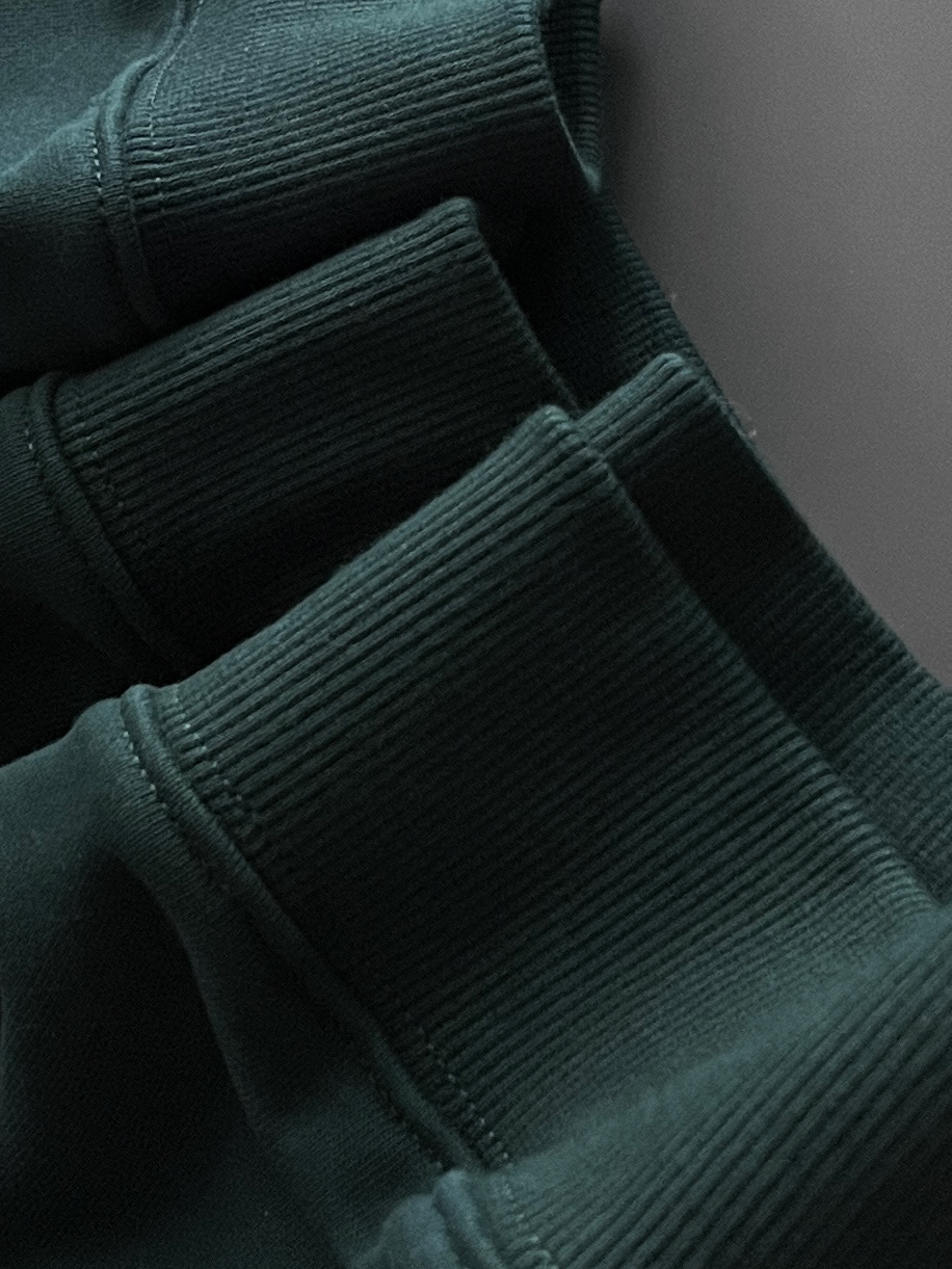 ）Gucc、2025Ss秋冬新款卫衣，精美工艺圆领款，特制纯棉400克面料升级水洗大毛圈、柔软贴身科技面