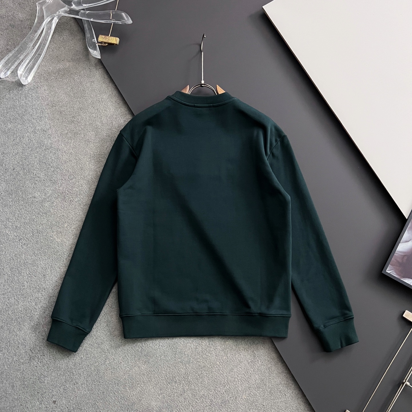 ）Gucc、2025Ss秋冬新款卫衣，精美工艺圆领款，特制纯棉400克面料升级水洗大毛圈、柔软贴身科技面