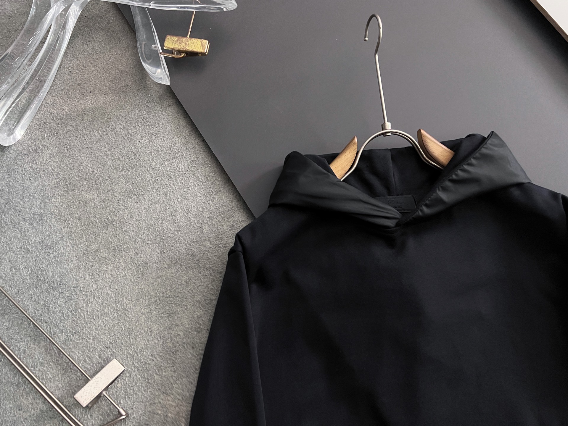 ）Prad、2025Ss秋冬新款卫衣，精美工艺圆领款，特制纯棉400克面料升级水洗大毛圈、柔软贴身科技面