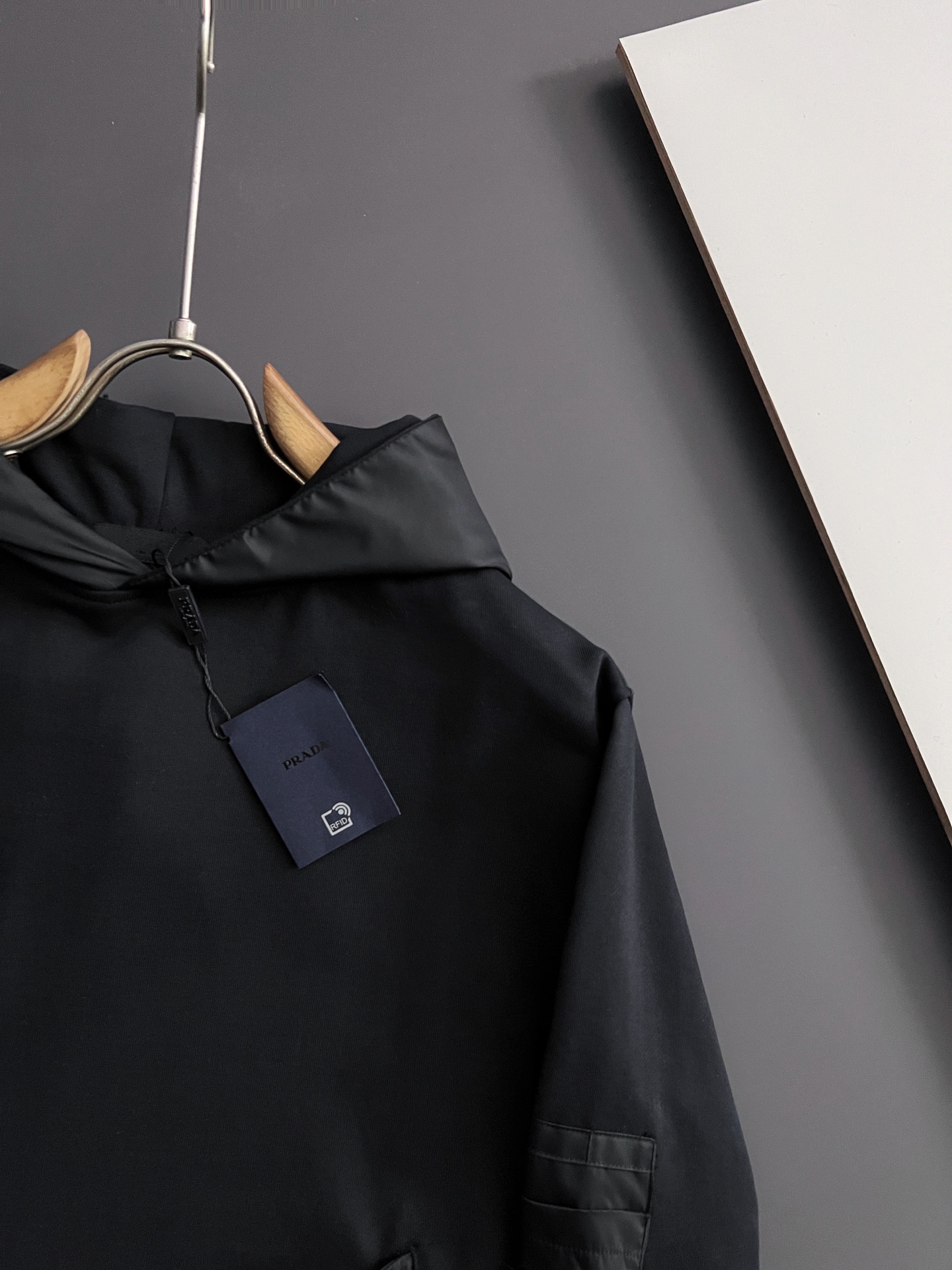 ）Prad、2025Ss秋冬新款卫衣，精美工艺圆领款，特制纯棉400克面料升级水洗大毛圈、柔软贴身科技面