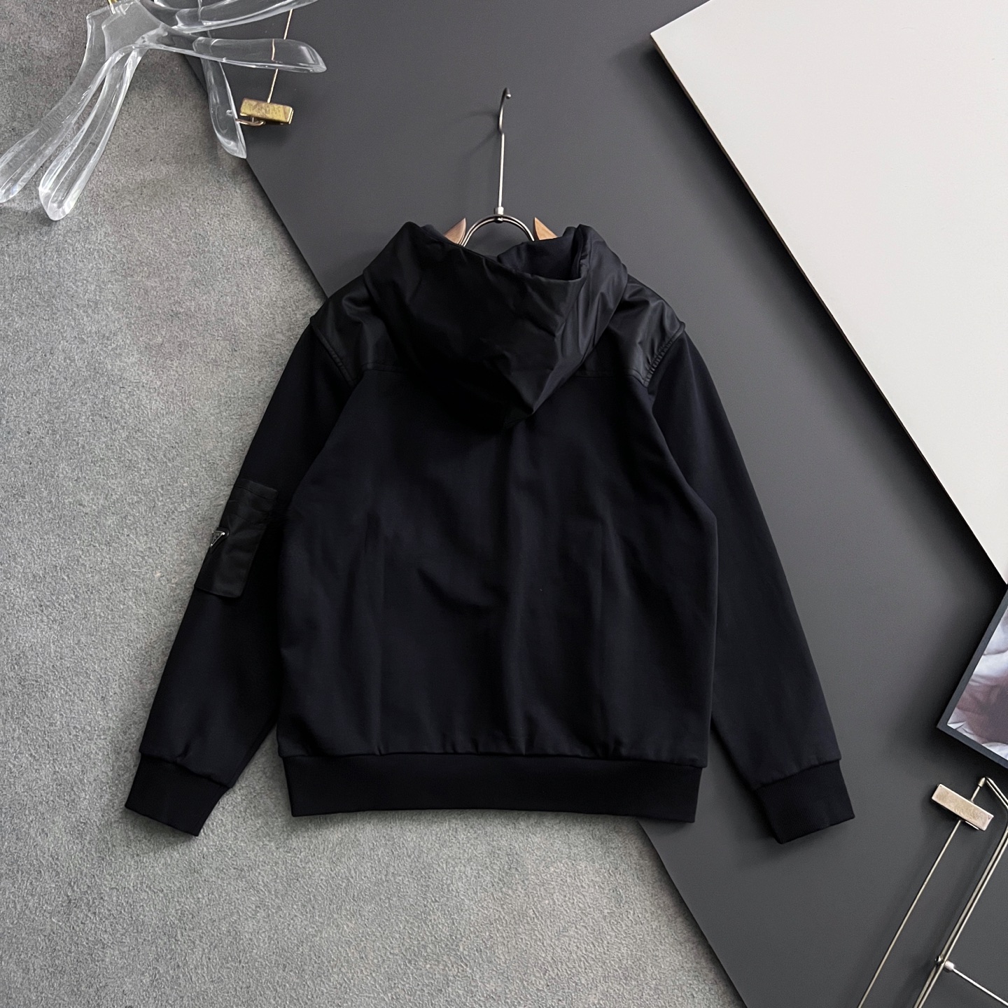 ）Prad、2025Ss秋冬新款卫衣，精美工艺圆领款，特制纯棉400克面料升级水洗大毛圈、柔软贴身科技面