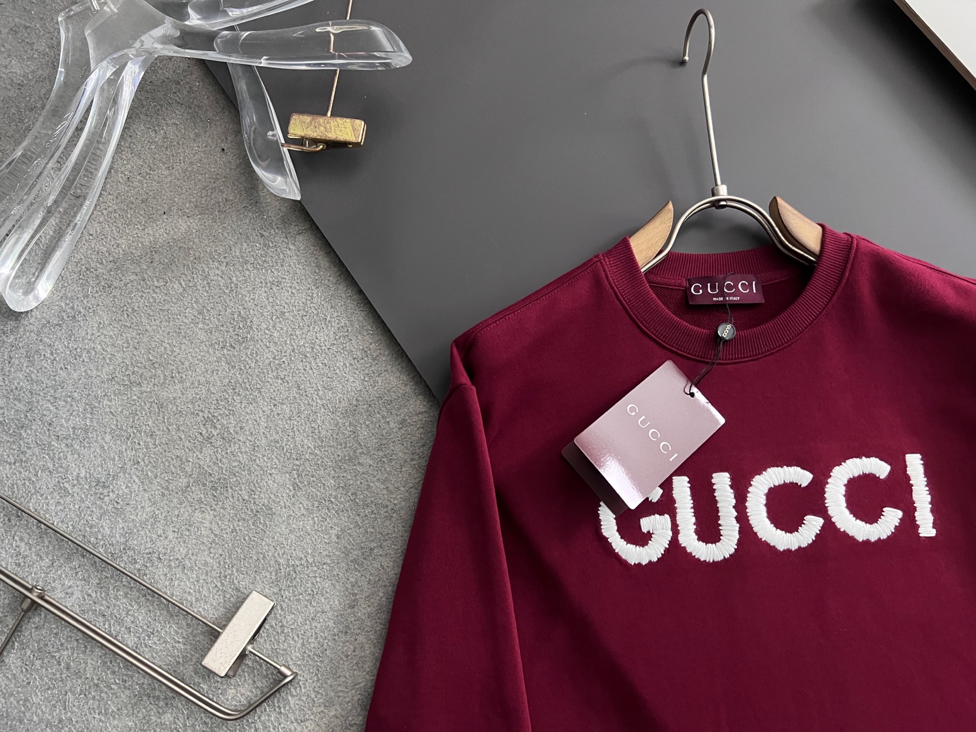 ）Gucc、2025Ss秋冬新款卫衣，精美工艺圆领款，特制纯棉400克面料升级水洗大毛圈、柔软贴身科技面