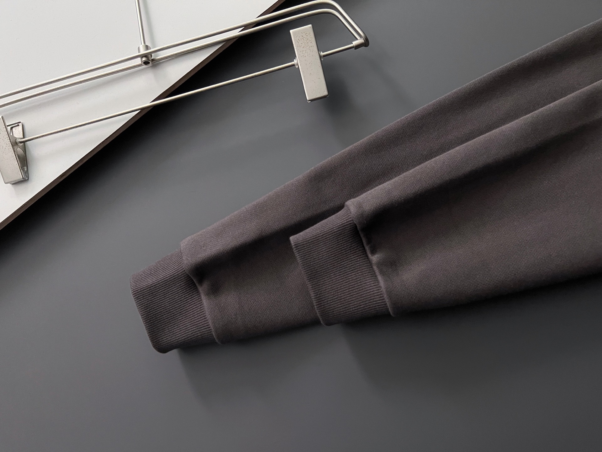 ）1V、2025Ss秋冬新款卫衣，精美工艺圆领款，特制纯棉400克面料升级水洗大毛圈、柔软贴身科技面料，