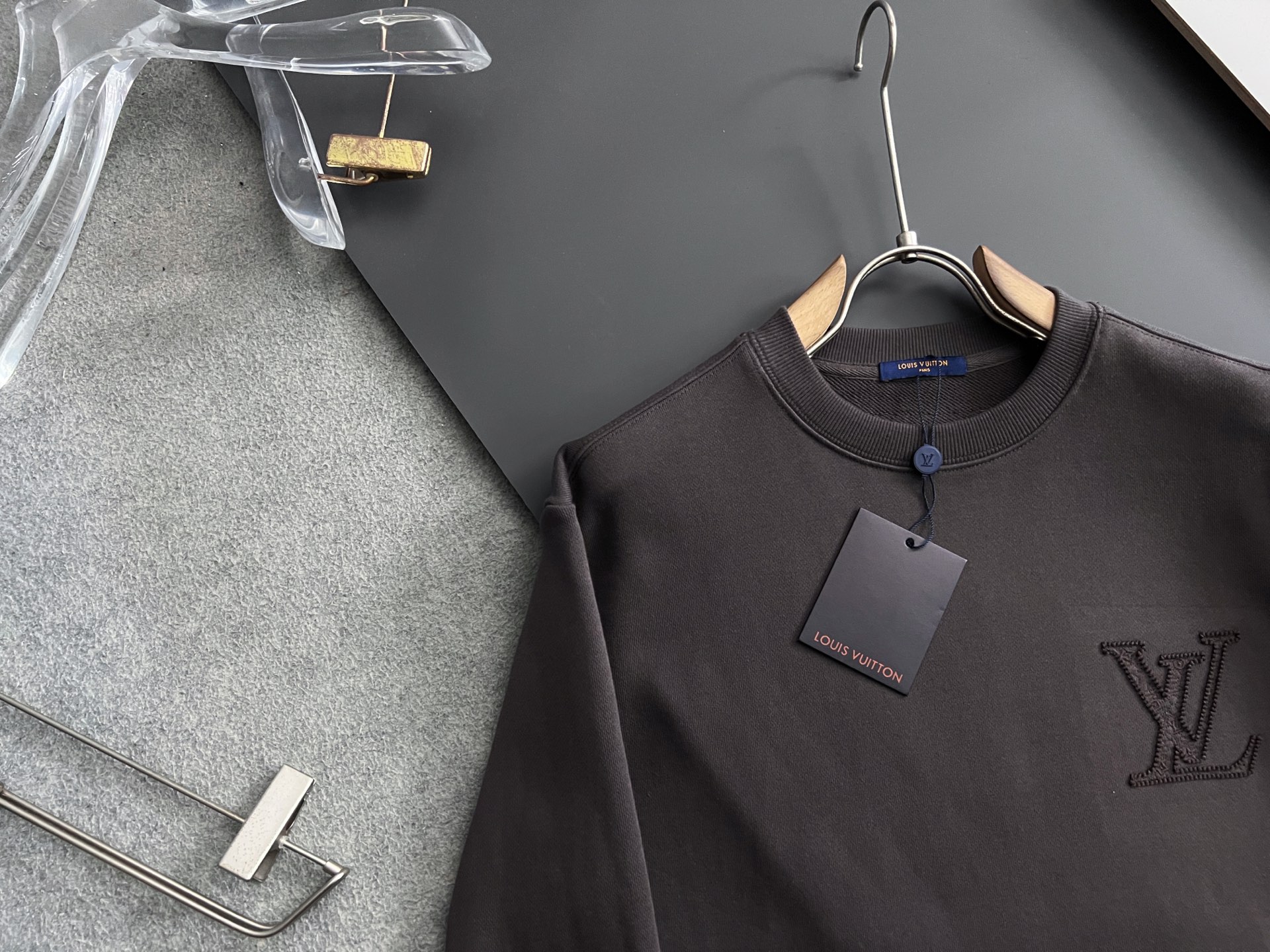 ）1V、2025Ss秋冬新款卫衣，精美工艺圆领款，特制纯棉400克面料升级水洗大毛圈、柔软贴身科技面料，