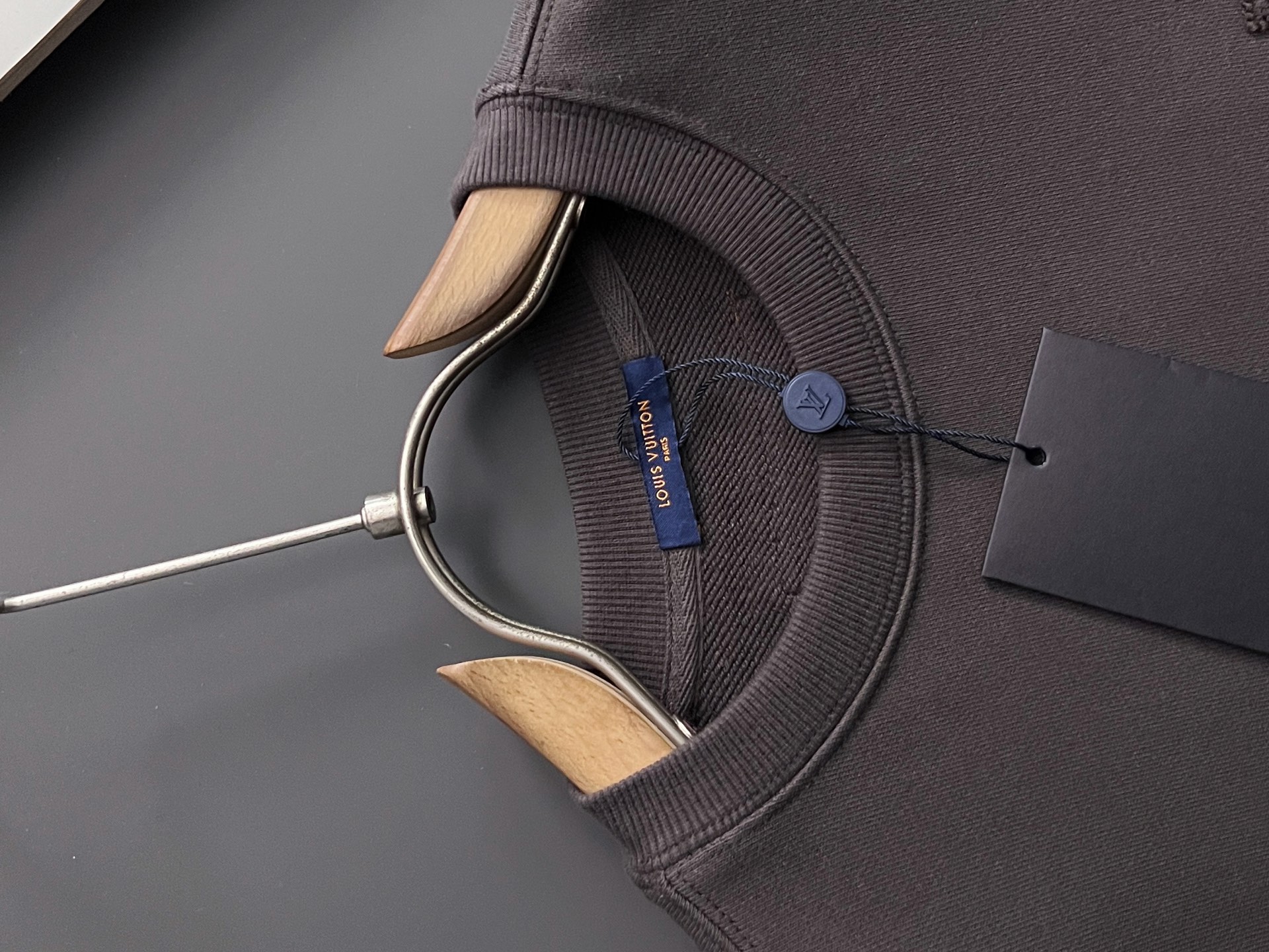 ）1V、2025Ss秋冬新款卫衣，精美工艺圆领款，特制纯棉400克面料升级水洗大毛圈、柔软贴身科技面料，