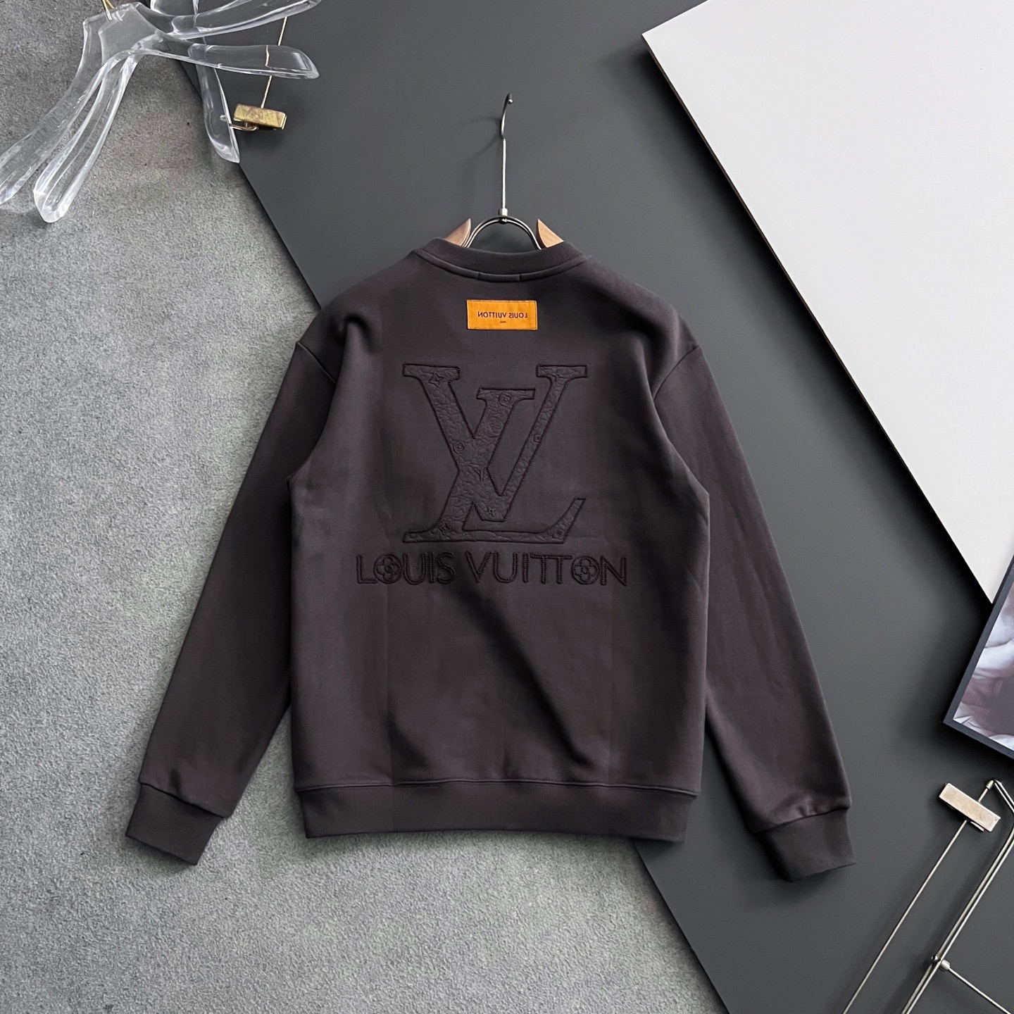 ）1V、2025Ss秋冬新款卫衣，精美工艺圆领款，特制纯棉400克面料升级水洗大毛圈、柔软贴身科技面料，