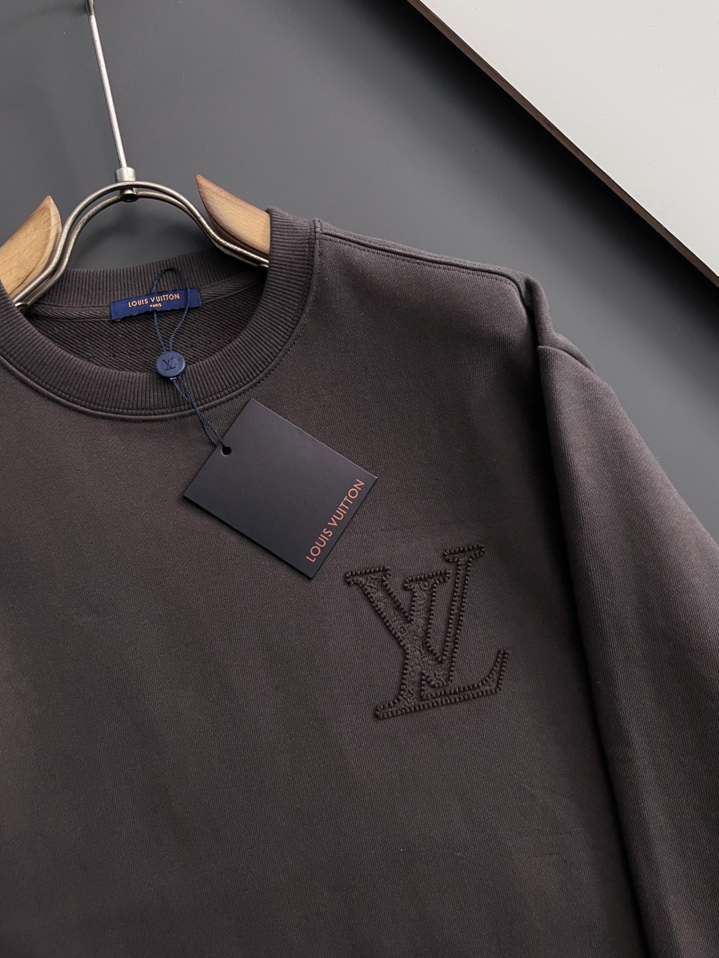 ）1V、2025Ss秋冬新款卫衣，精美工艺圆领款，特制纯棉400克面料升级水洗大毛圈、柔软贴身科技面料，