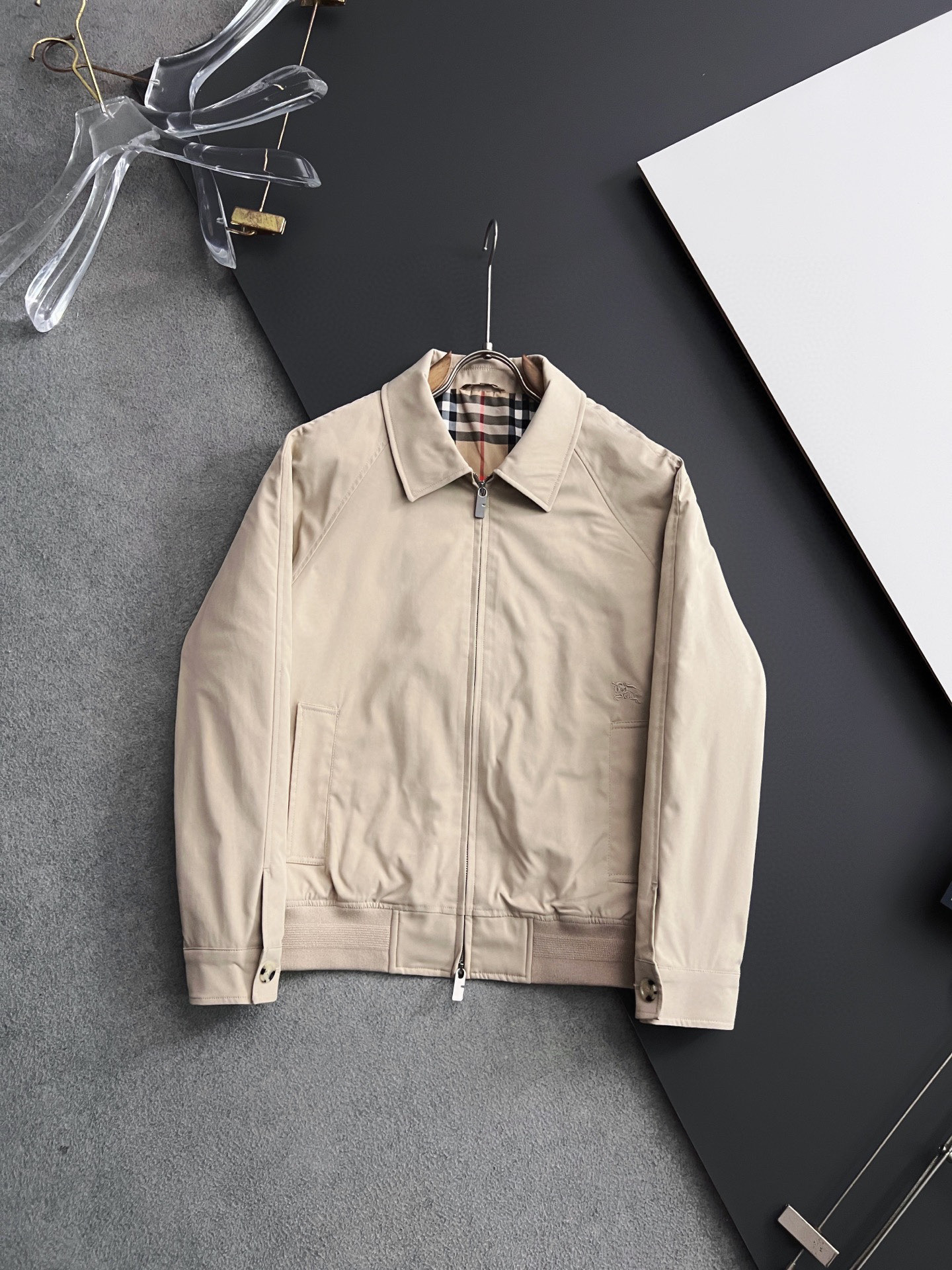 ）Bur、2025ss秋冬新款发布❤️翻领立领夹克外套，穿上就是舒适自在又显瘦的存在，慵懒而随性，结合干