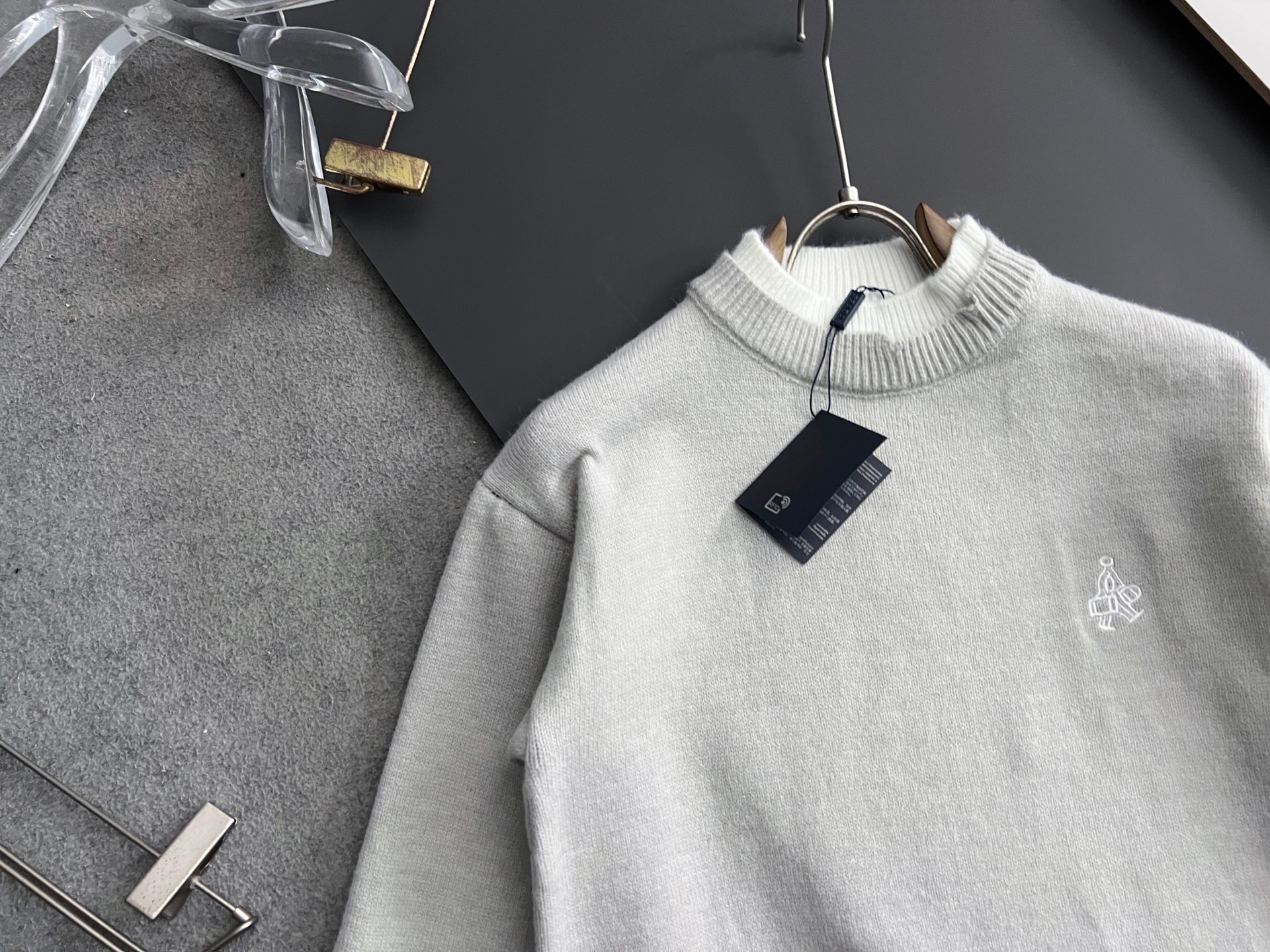 ）Prad*，2025秋冬最新款拼色假两件毛衣！意大利高密度针织，百搭毛衣，Logo标志刺绣！弹力修身版