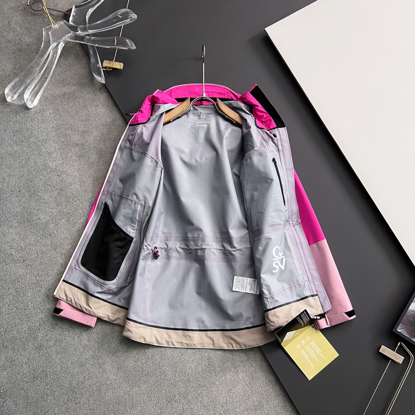 ）女款🐦 鸟家 RUSH系列Gore-Tex Pro 登山滑雪超轻量软壳连帽长袖户外远足防水防风透气冲锋