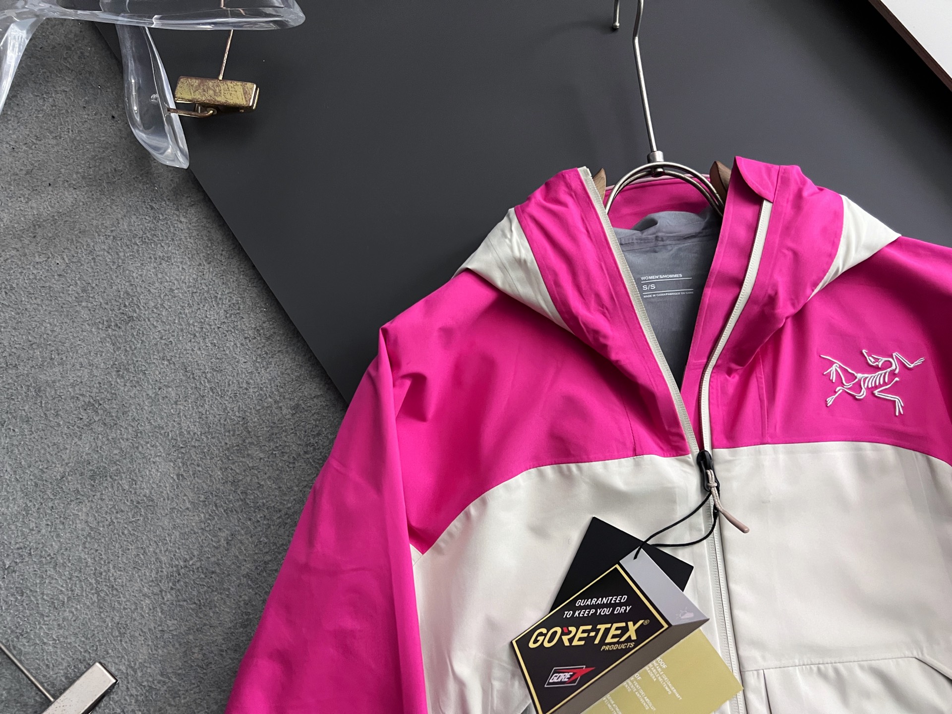 ）女款🐦 鸟家 RUSH系列Gore-Tex Pro 登山滑雪超轻量软壳连帽长袖户外远足防水防风透气冲锋