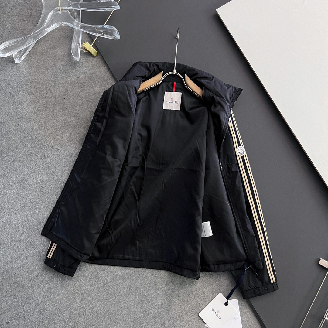 ） Moncle*新款连帽风衣夹克，客供进口聚脂纤维面料原厂五金配件，进口的科技面料防风防雨防紫外线!凸