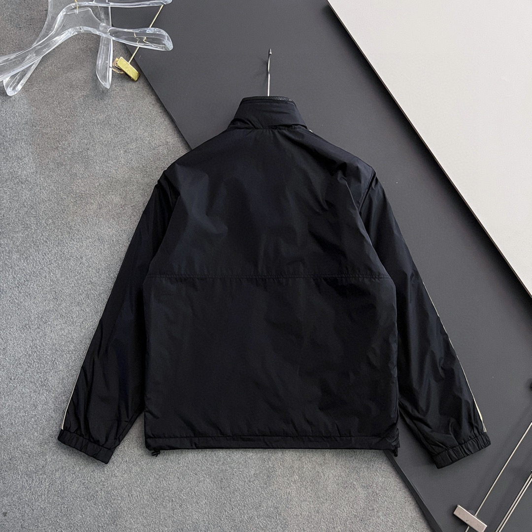 ） Moncle*新款连帽风衣夹克，客供进口聚脂纤维面料原厂五金配件，进口的科技面料防风防雨防紫外线!凸