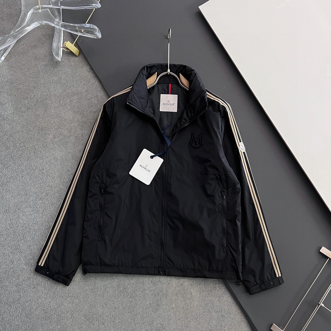 NO:519017,) Moncle* new hooded windbreaker jacket, customer-supplied imported polyester fiber fabric original hardware accessories, imported technology fabrics are windproof, rainproof, UV-proof! Highlighting the texture Hardware accessories are all customer-supplied high-end materials, very textured!  Classic jacket style, hooded jacket windbreaker, arms paired with brand logo embroidery, highlighting the brand style. Size M-3XL,, jackets & coats,hats,alexander wang19860909） Moncle*新款连帽风衣夹克,客供进口聚脂纤维面料原厂五金配件,进口的科技面料防风防雨防紫外线!凸显质感五金配件都是客供高档材料,非常具有质感！经典的夹克款式,连帽设计夹克风衣,手臂搭配品牌logo刺绣,彰显品牌风范. 尺码M-3XL,,jackets & coats,hats,alexander wang,Men's clothing