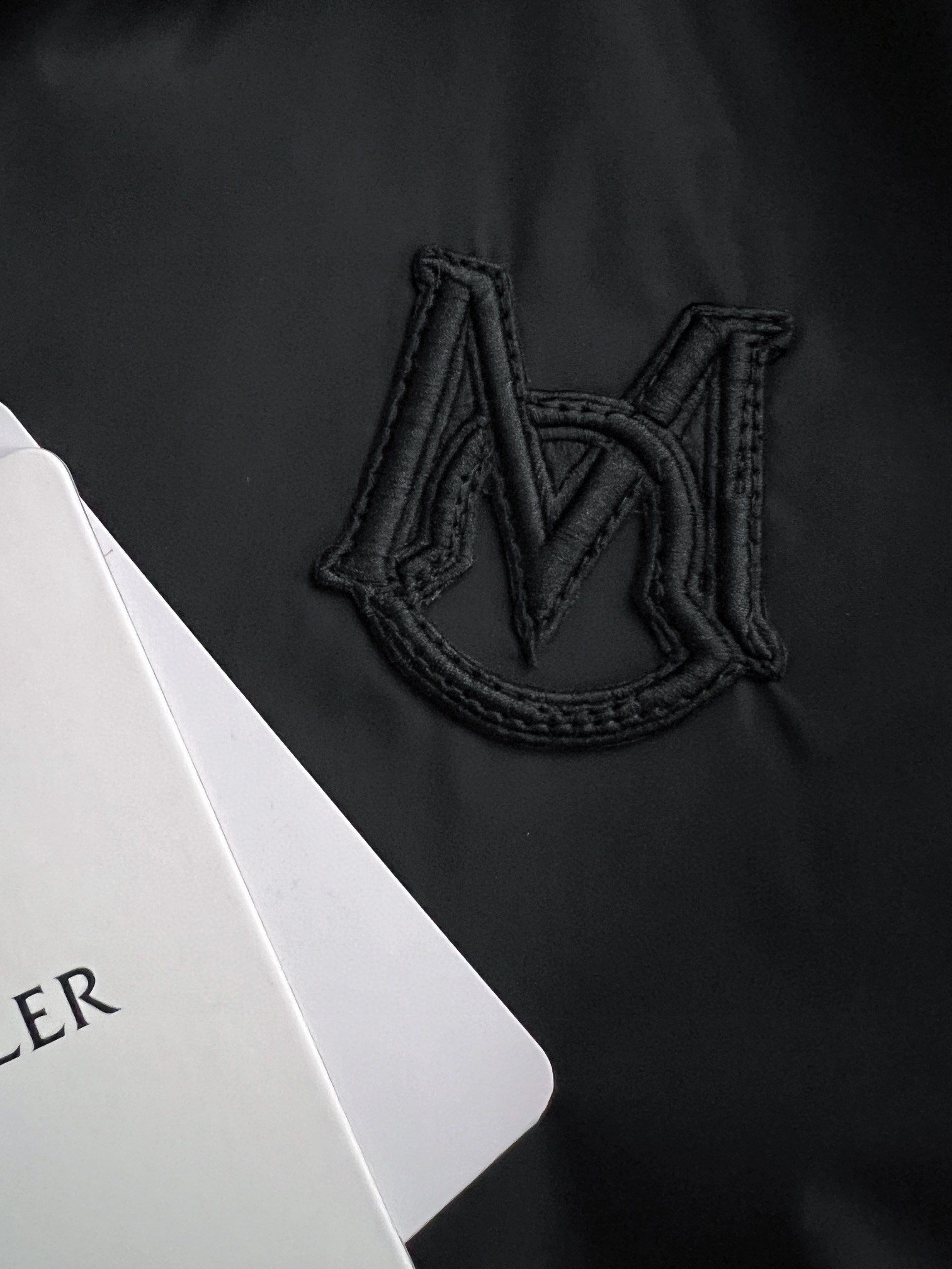 ） Moncle*新款连帽风衣夹克，客供进口聚脂纤维面料原厂五金配件，进口的科技面料防风防雨防紫外线!凸